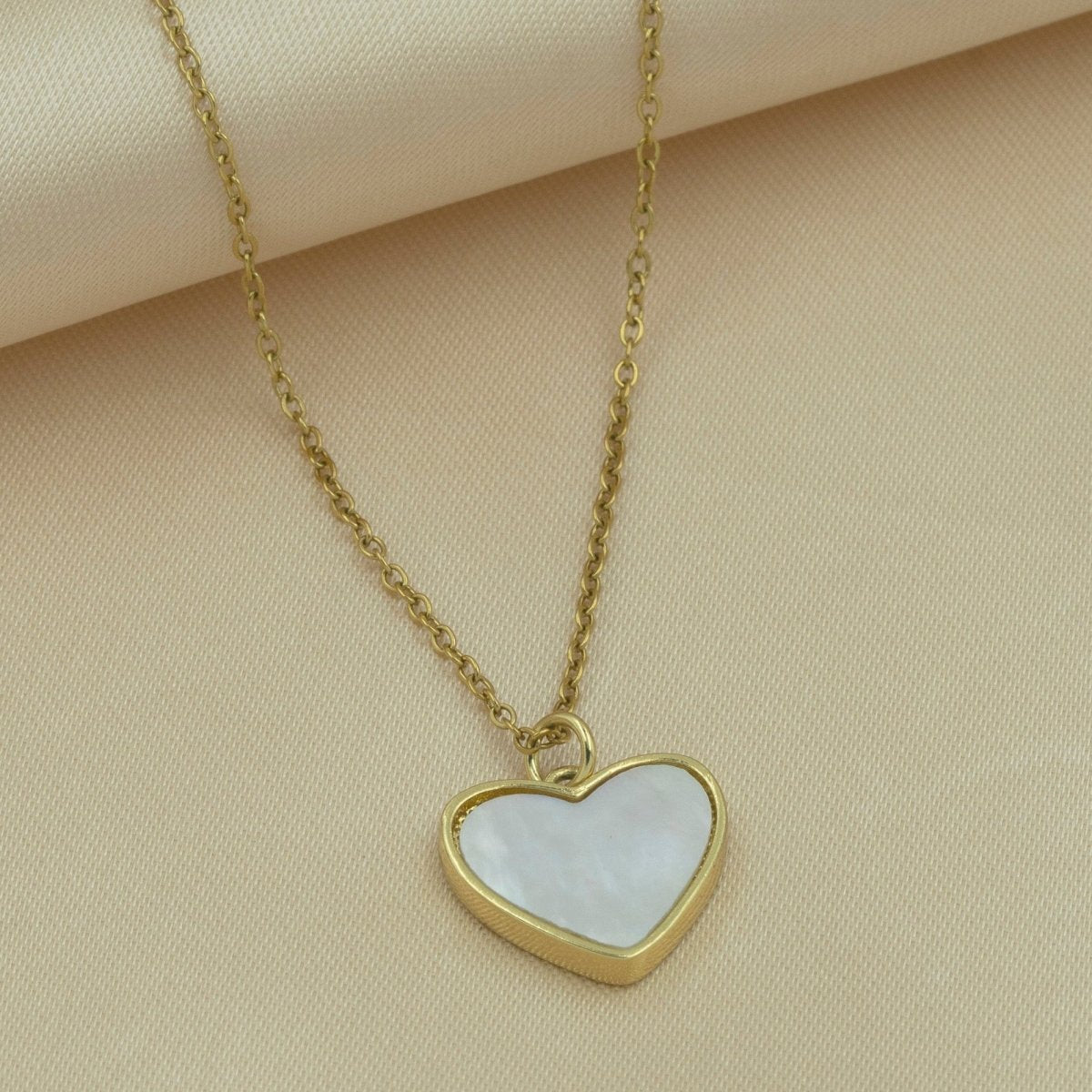 Artklim Silver Plated Heart Shaped MOP Pendant Necklace