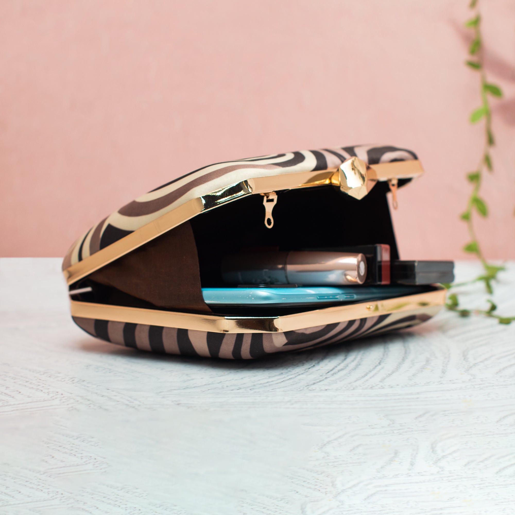 Artklim Swirl Art Printed Clutch