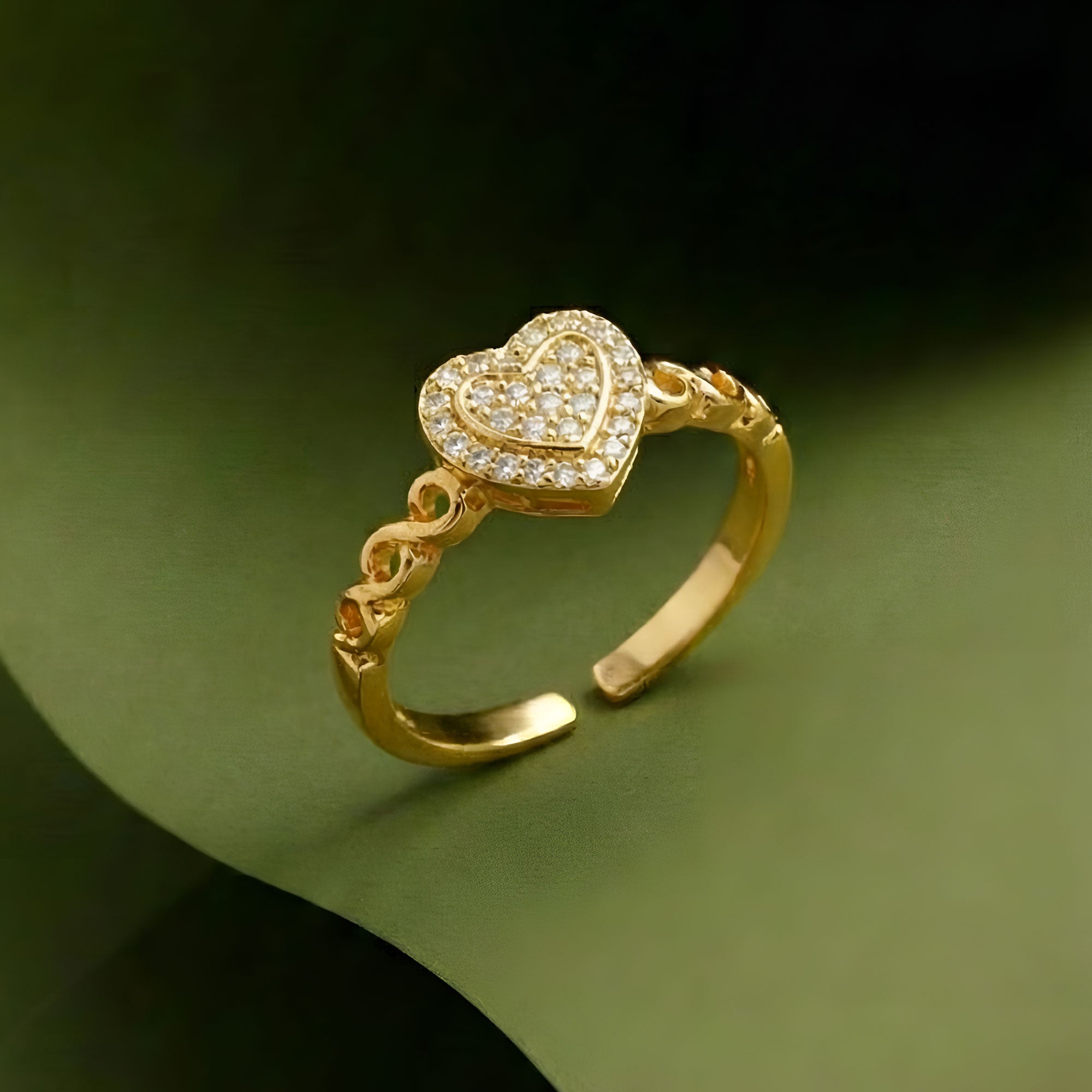 Artklim Gold-Plated Glam Heart Crystal Design Anti-Tarnish Ring