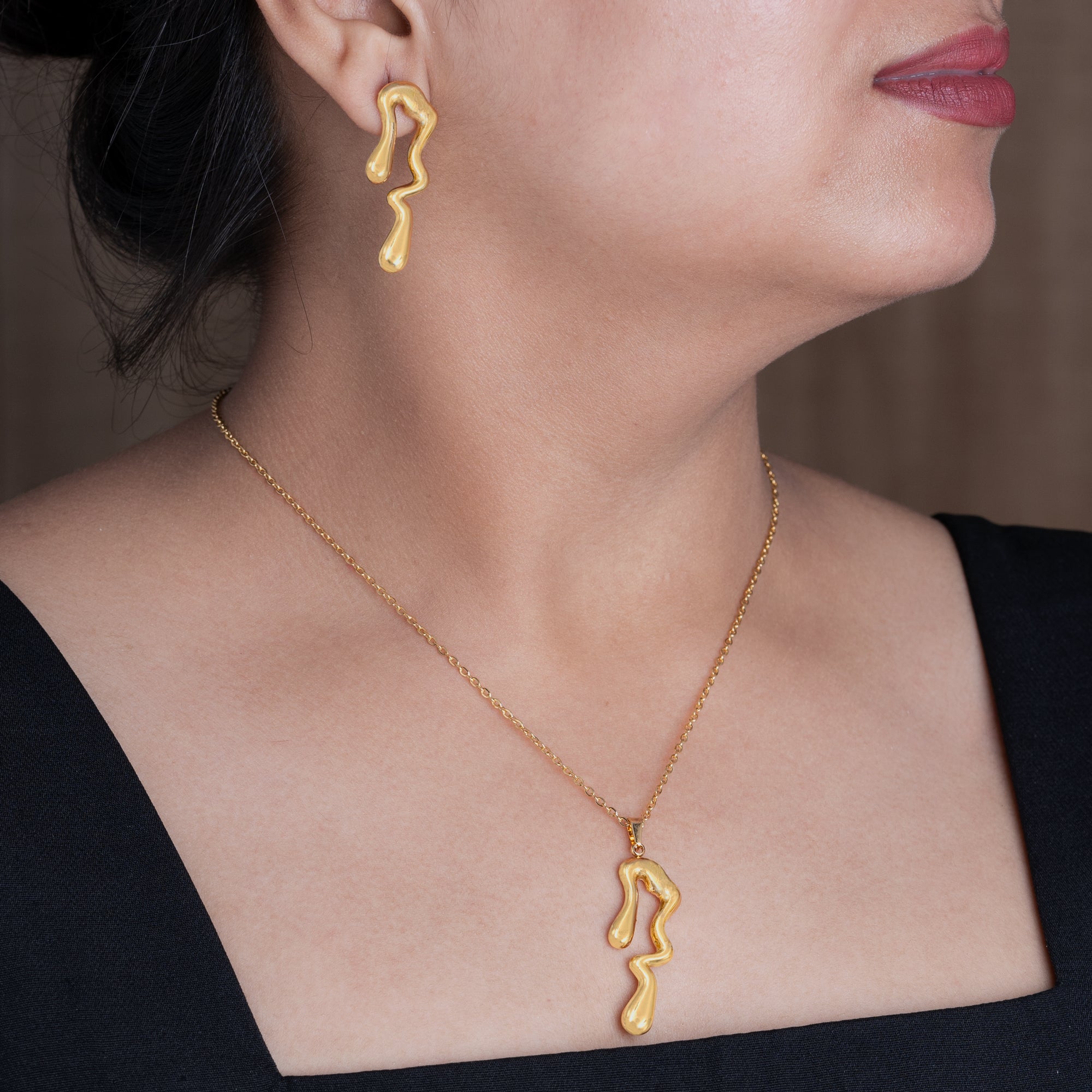 ARTKLIM Golden Bloom Pendant & Earring Set