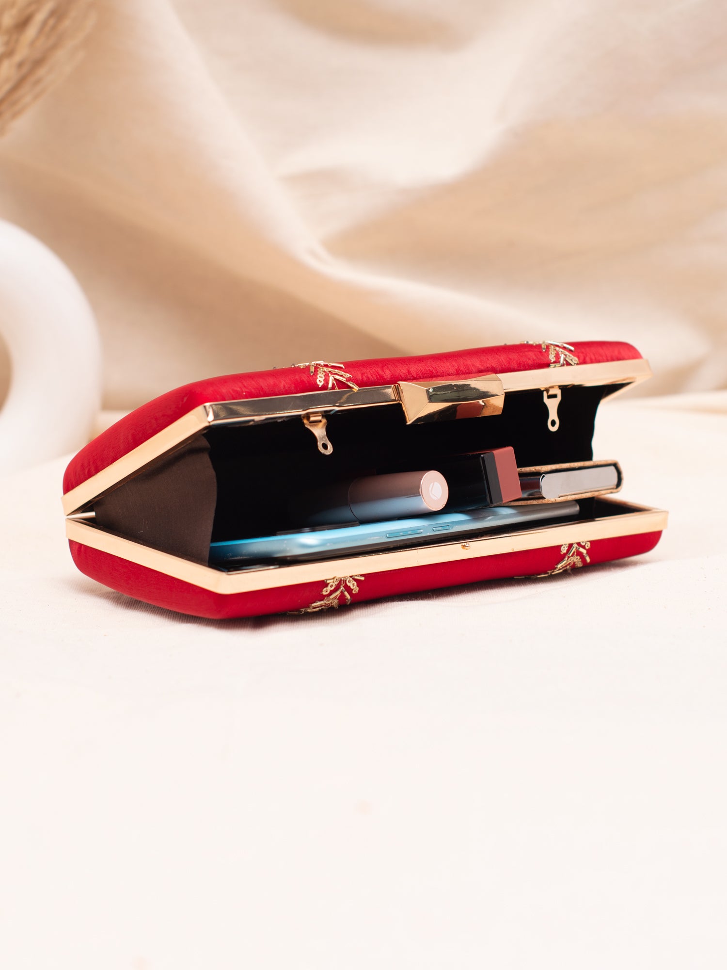 Artklim Red Diva Luxe Box Clutch
