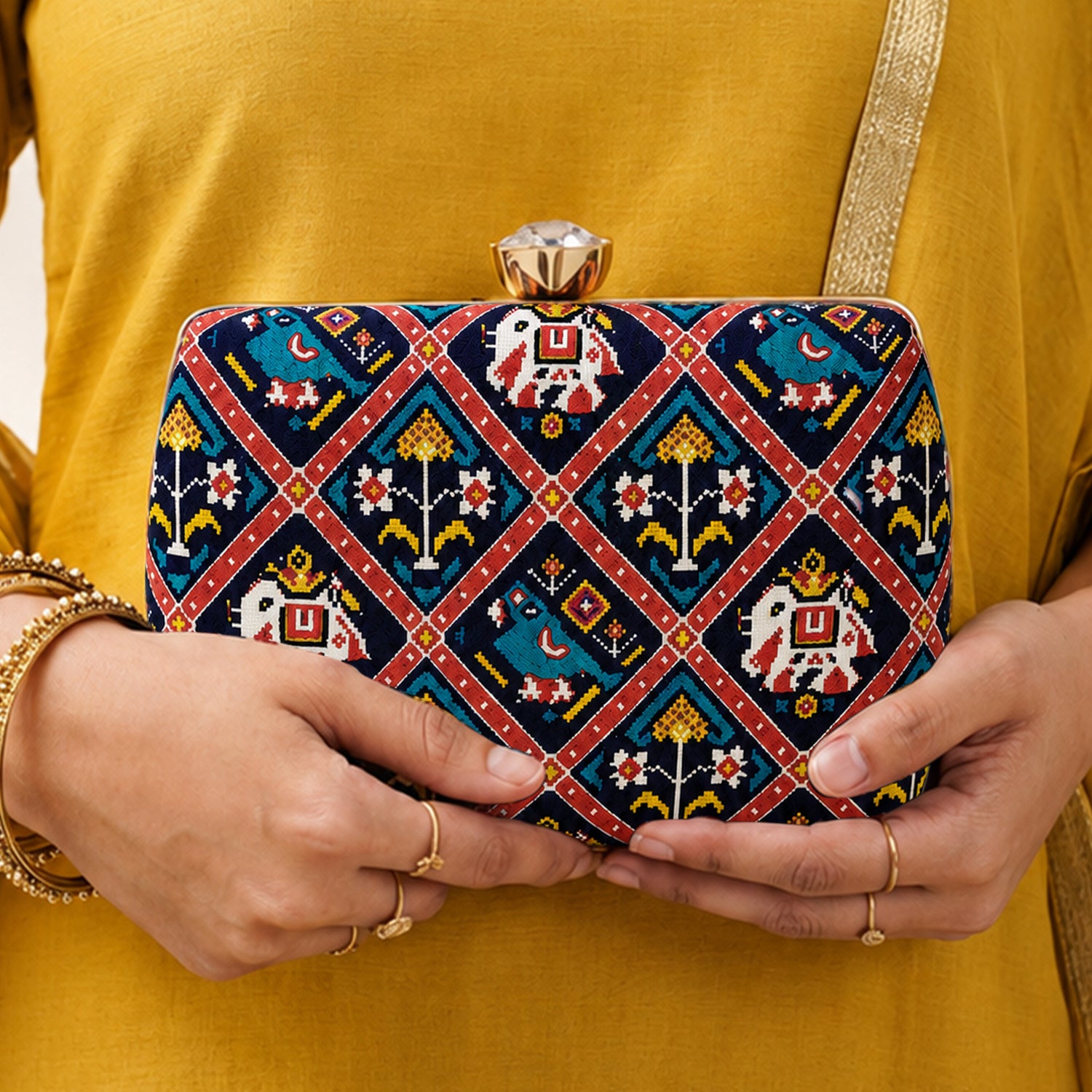 Artklim Multicolor Traditional Ethnic Pattern Chain Strap Printed Clutch