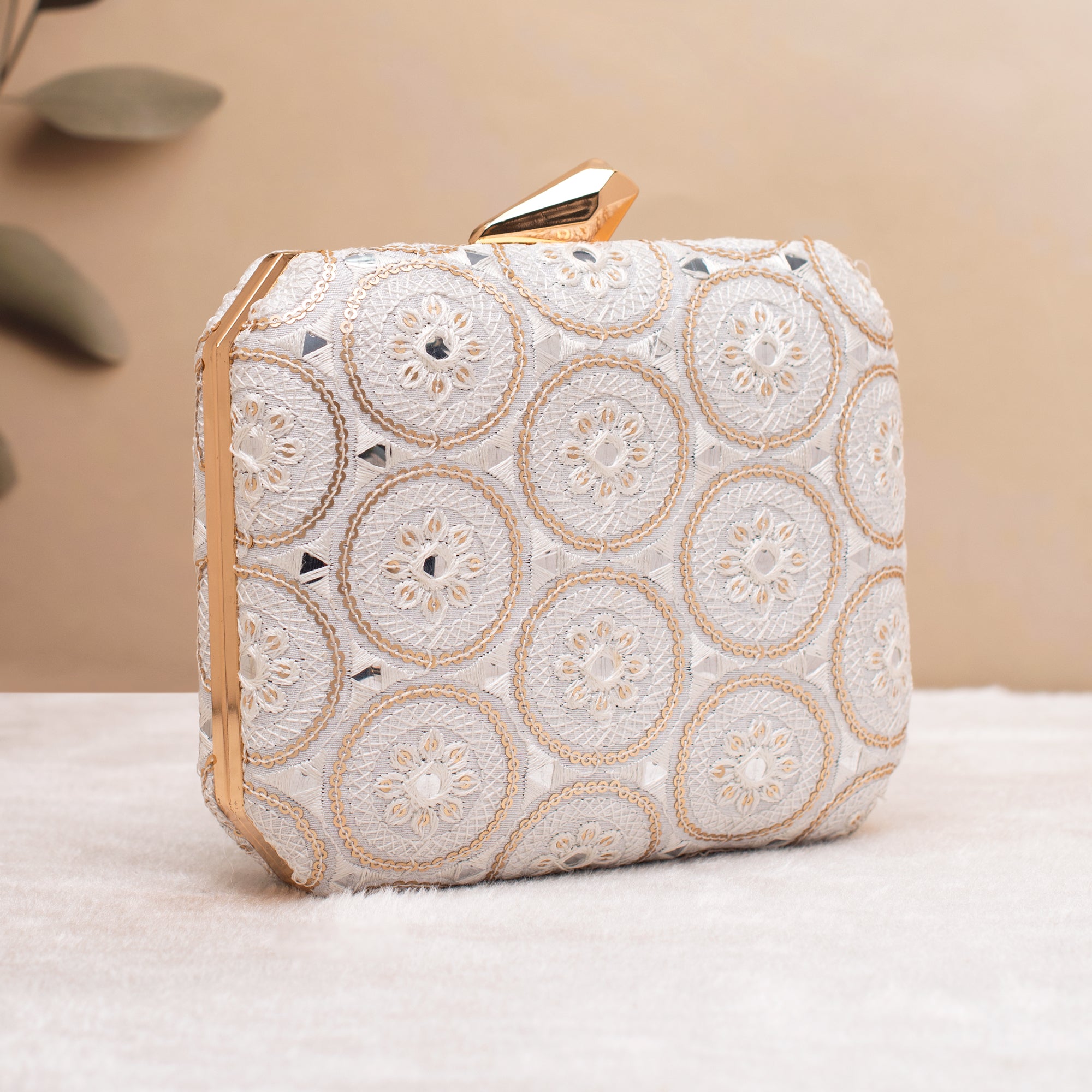 Artklim Royal Floral Charm Embroidery Clutch