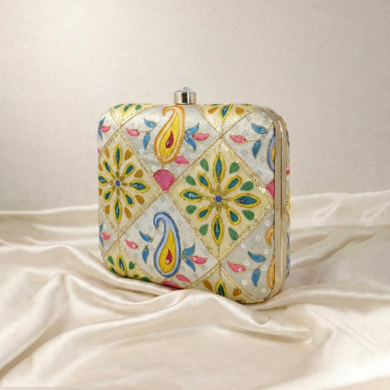 Artklim Elegant Ivory Embroidered Clutch