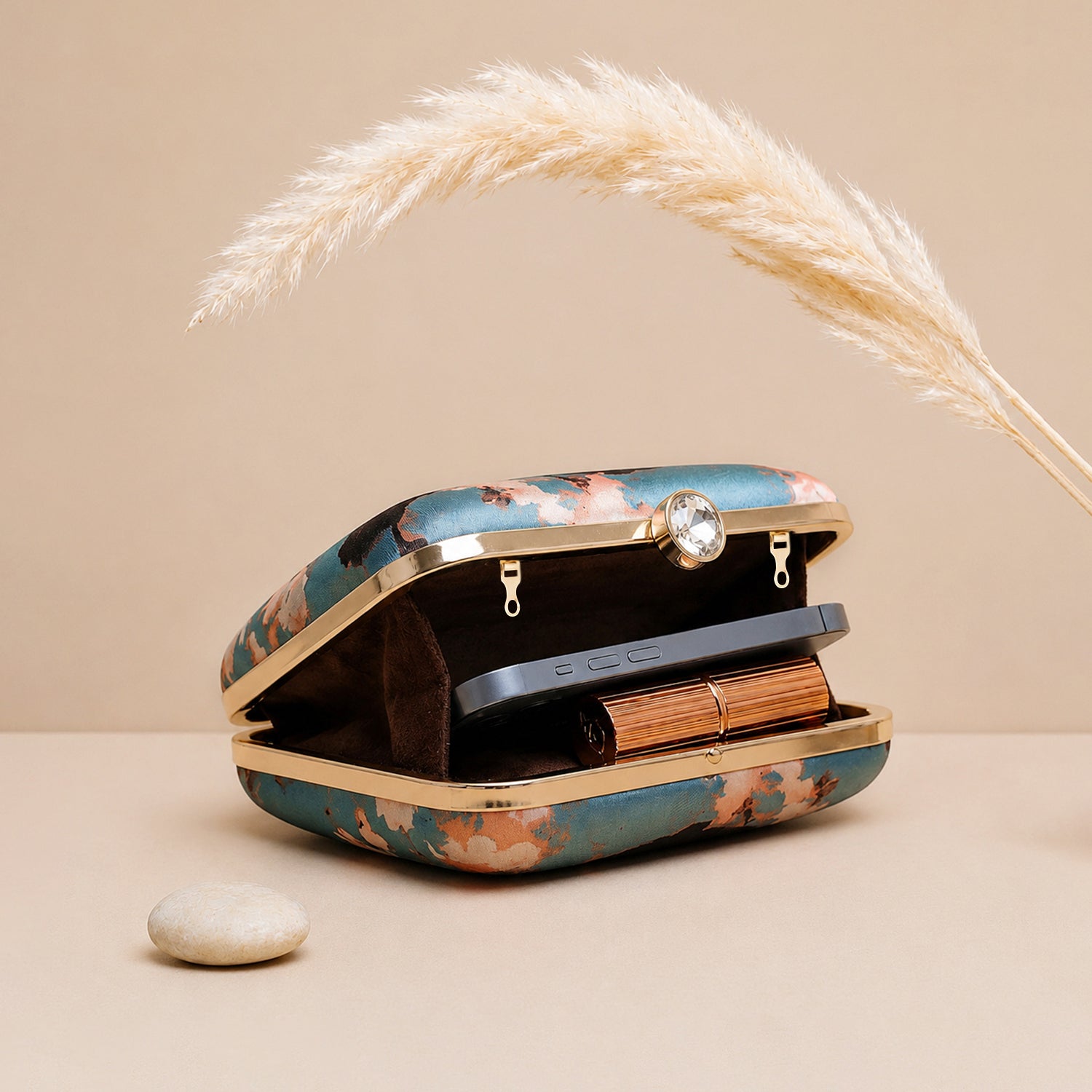 Artklim Elegant Floral Portrait Blue Printed Clutch