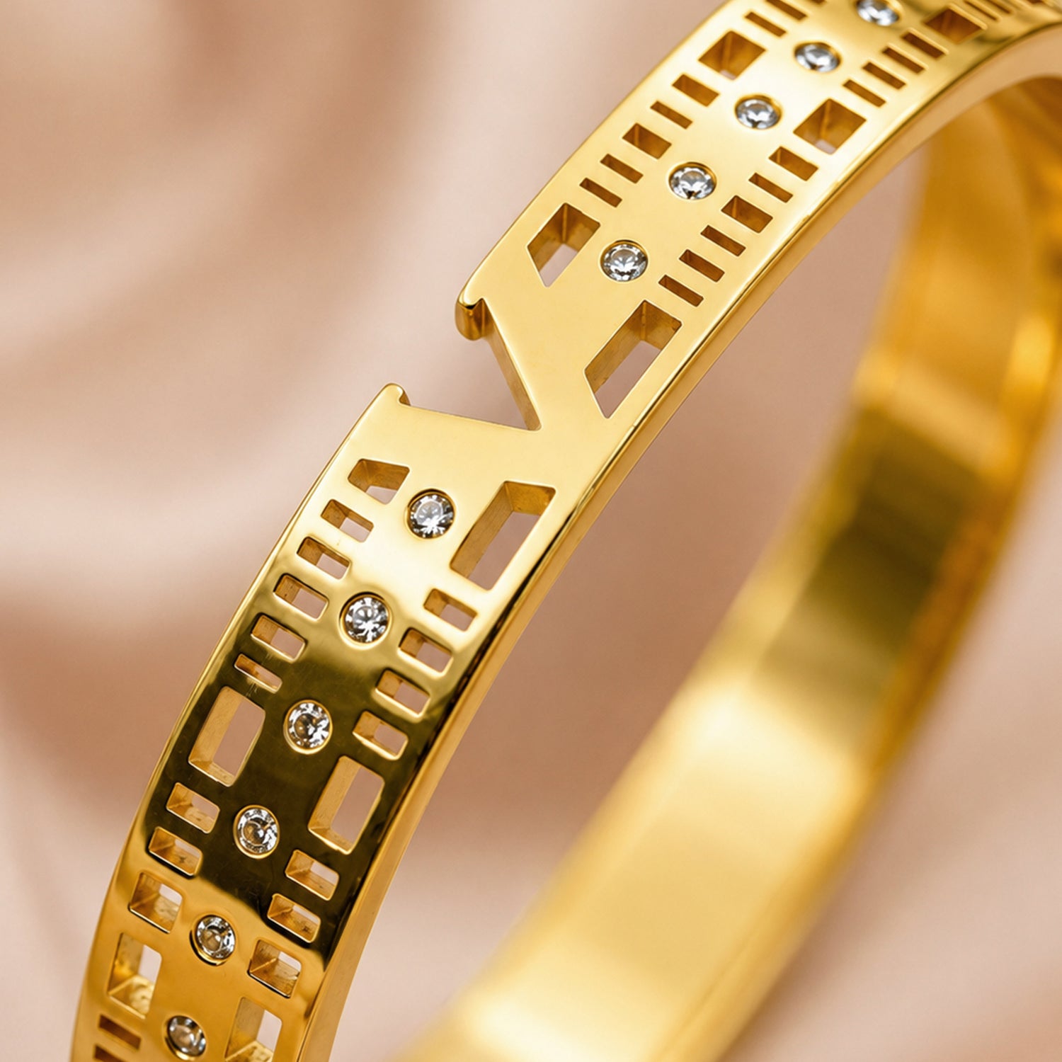 Artklim Crystal Lattice Luxury Anti-Tarnish Bangle Bracelet