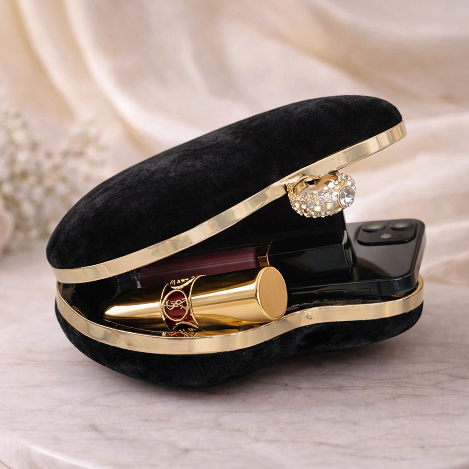 Artklim Black Heart-Shaped Velvet Name Customized Clutch