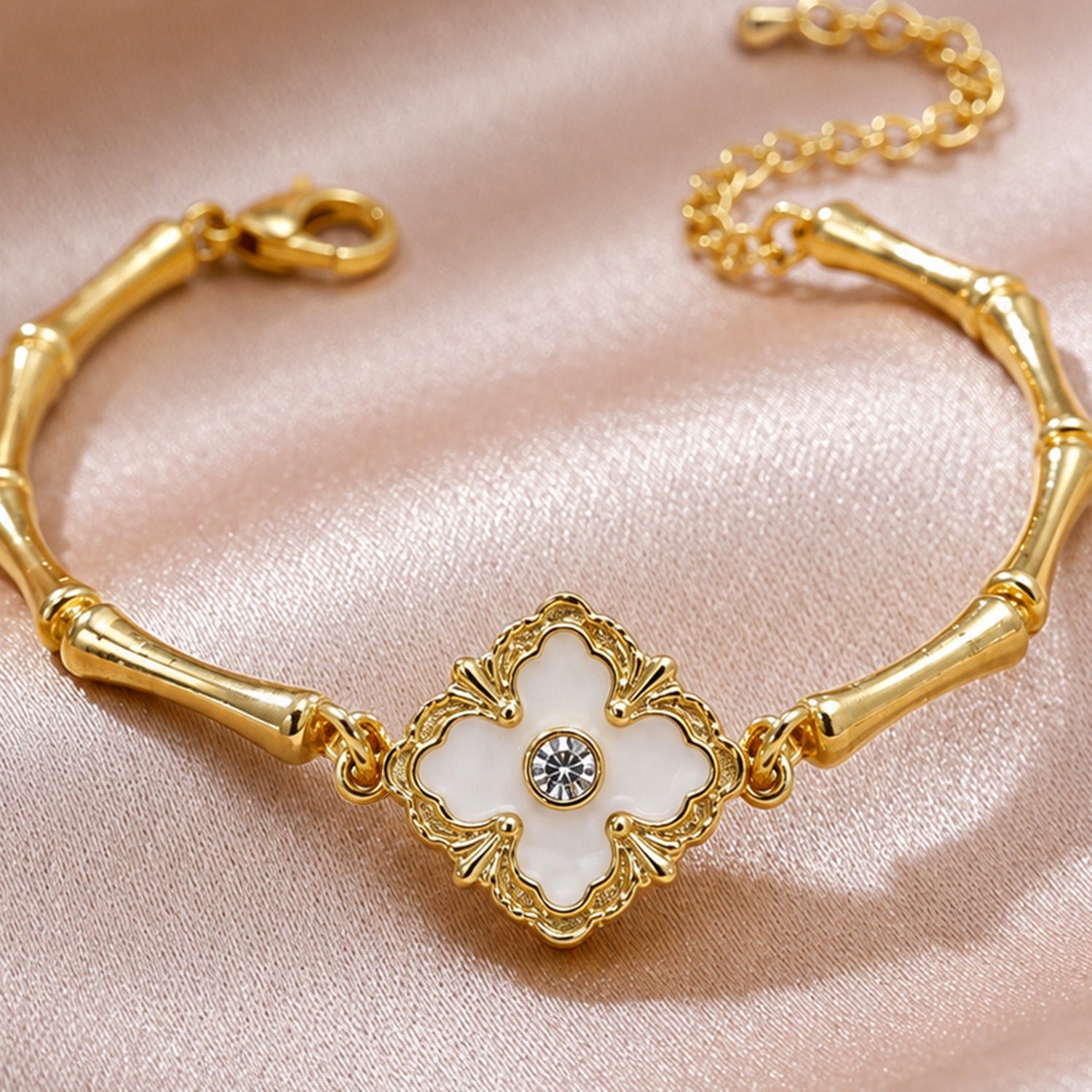 Artklim White Clover Bamboo Link Gold Bracelet Anti-Tarnish Bracelet