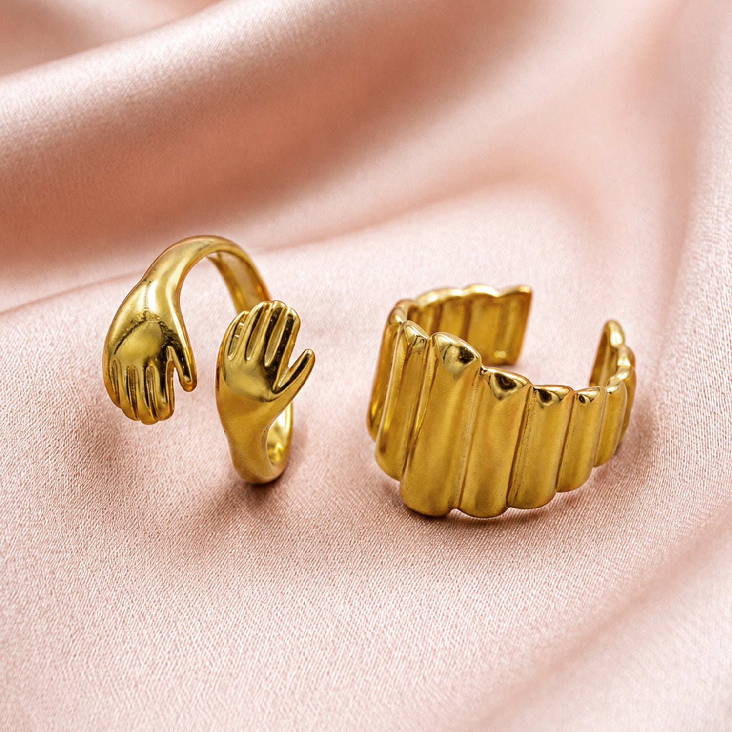 Artklim Hug Hands & Textured Band Pair Ring Set Adjustable Anti-Tarnish Ring
