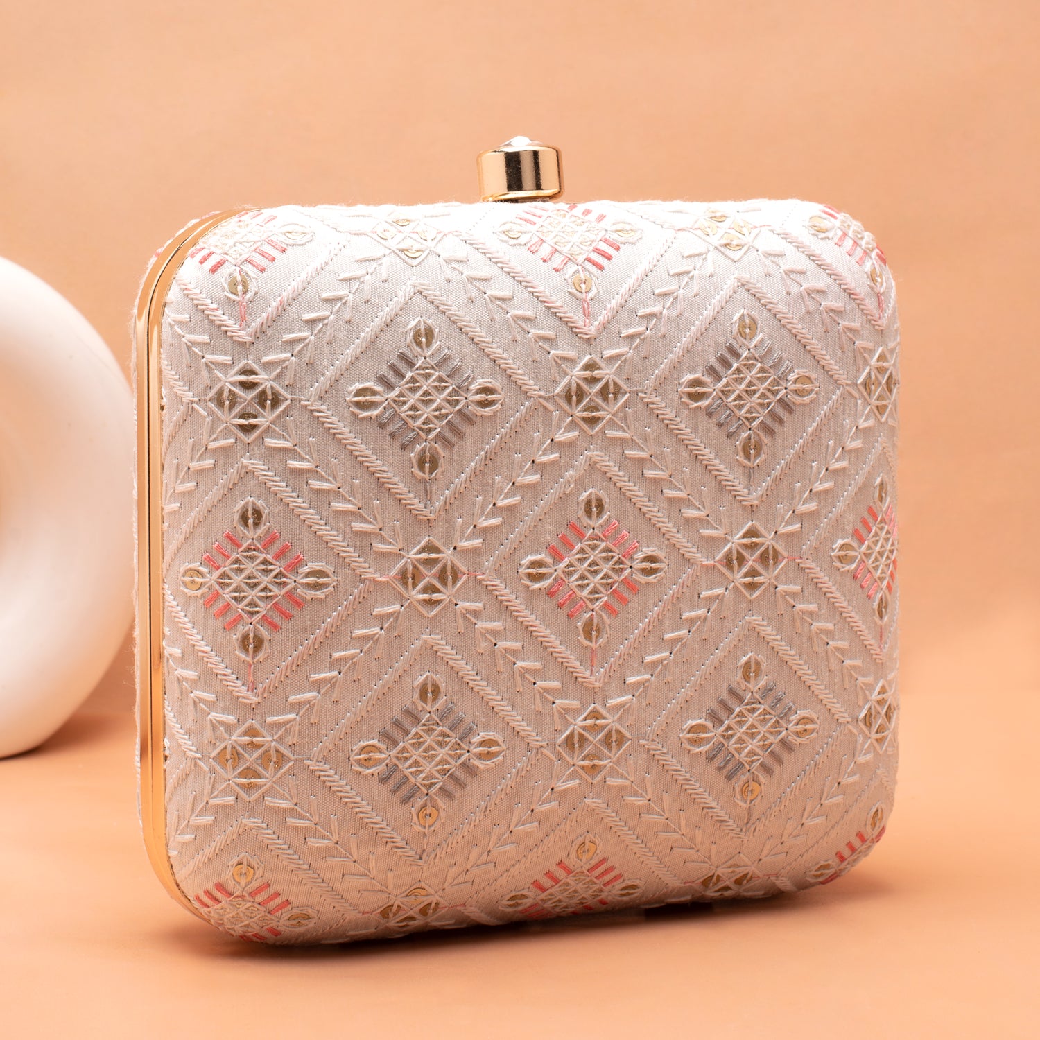 Artklim White Based Threadwork Pattern Embroidery Clutch