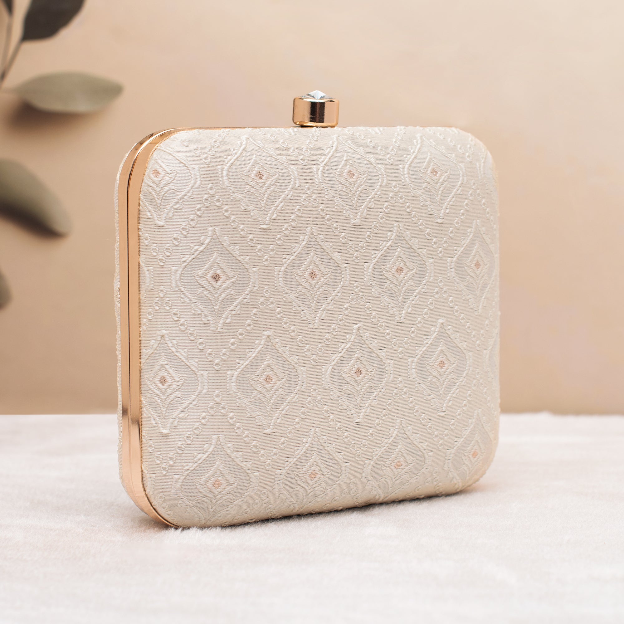 Artklim Off-White Minimal Thread Embroidery Clutch