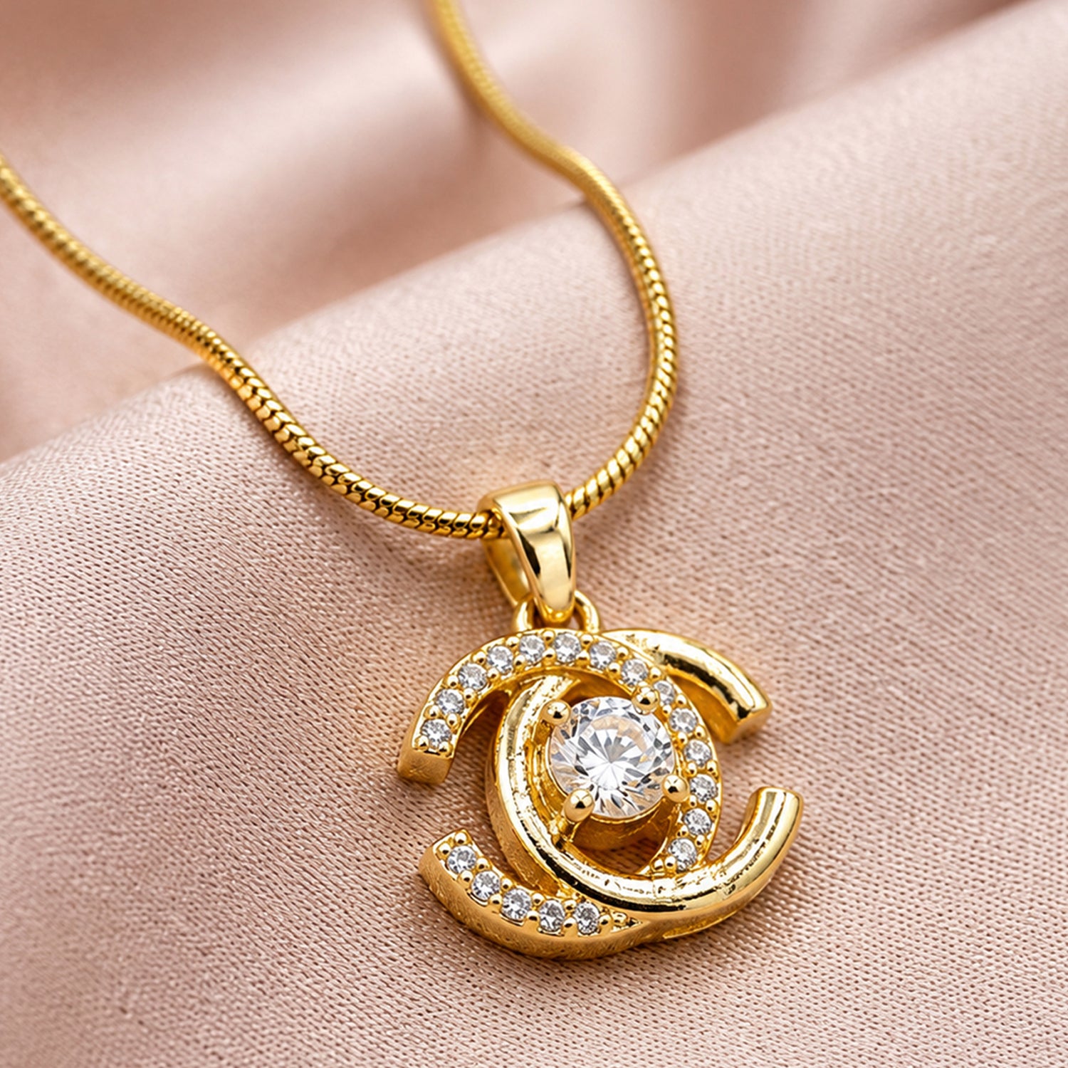 Artklim Luxury Interlock Crystal Anti-Tarnish Pendant Necklace