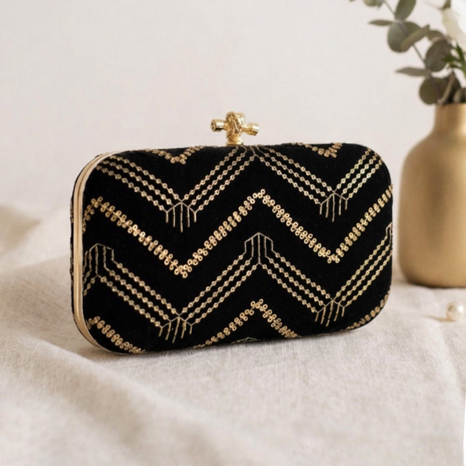 Artklim Elegant Black Velvet Embroidered Clutch