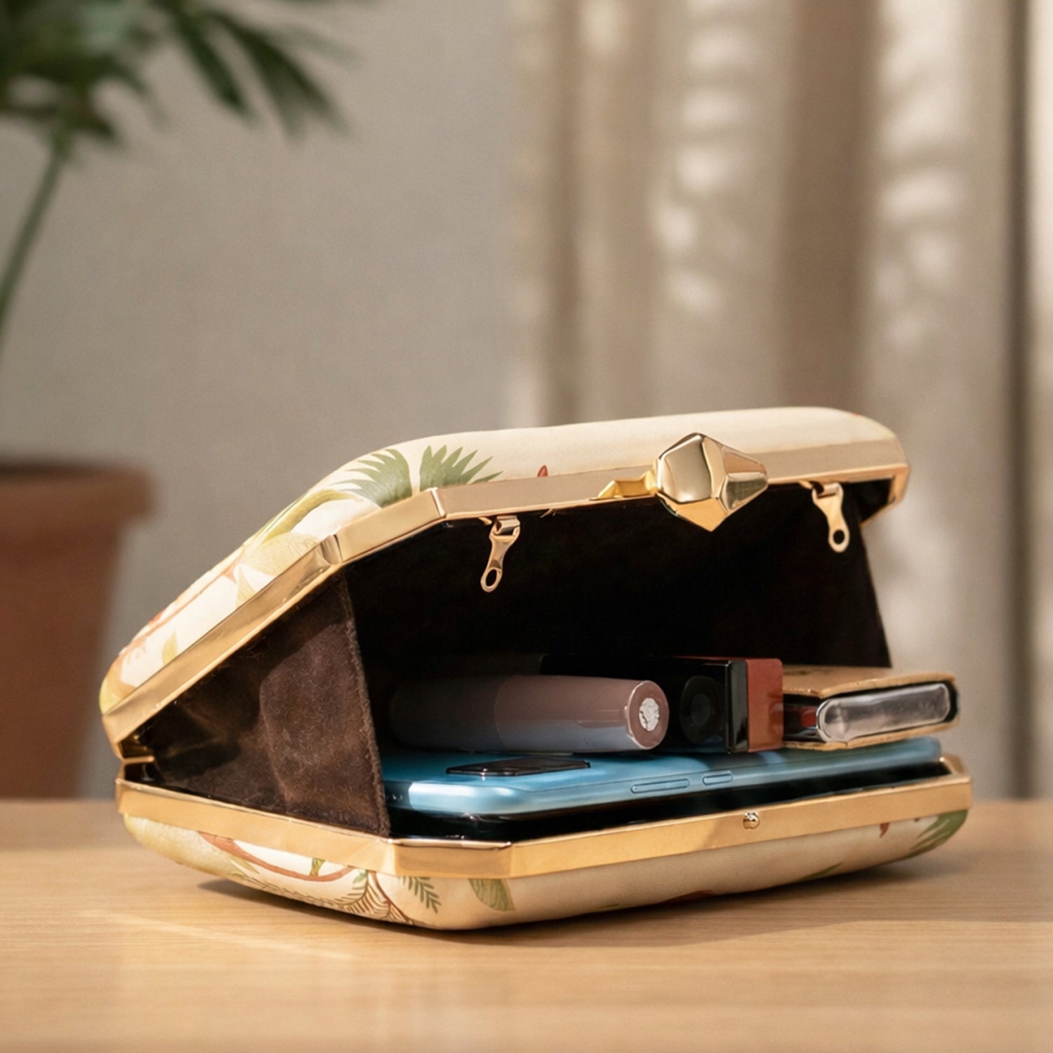 Artklim Vintage Courtyard Printed Clutch