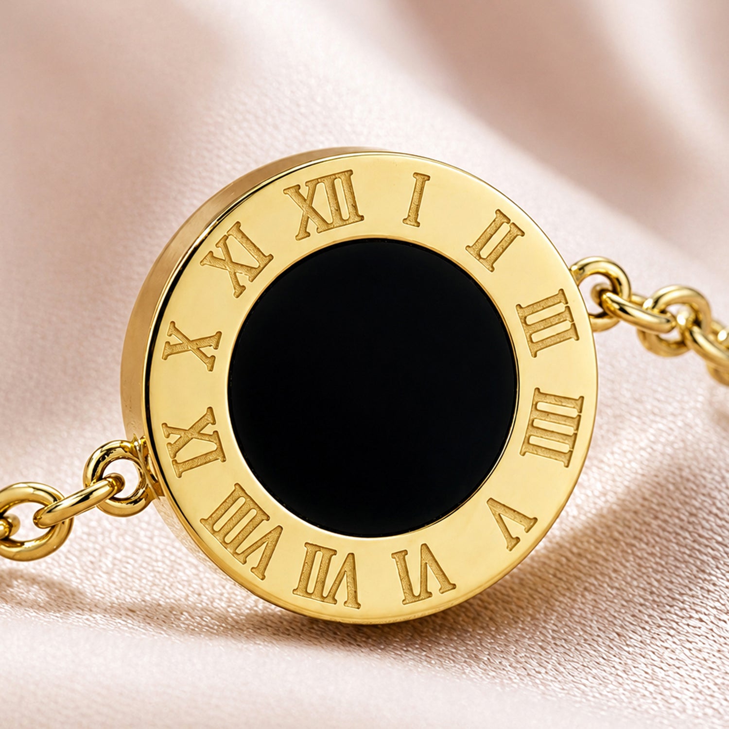 Artklim Roman Black Disc Luxury Gold Anti-Tarnish Bracelet