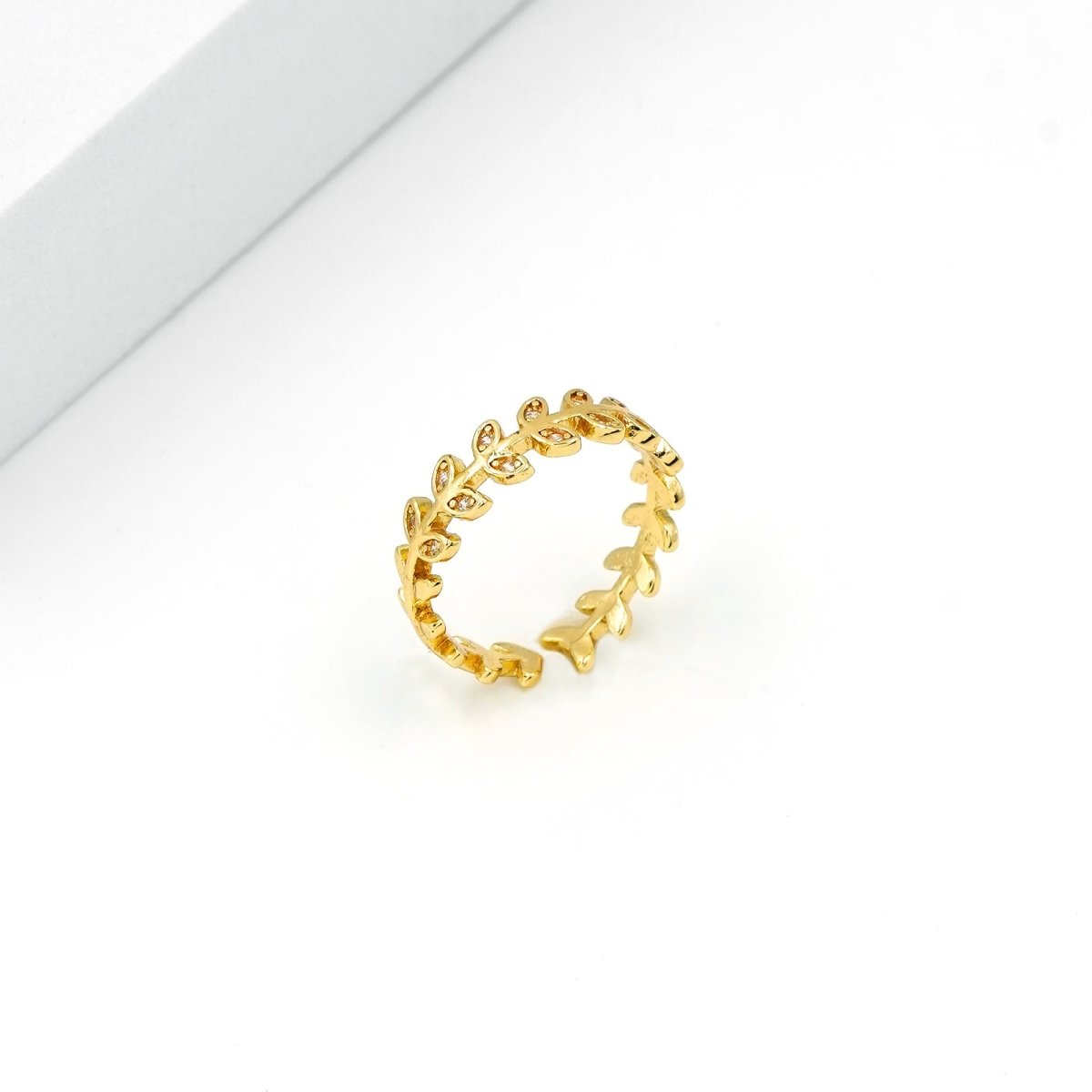 Artklim Gold Plated Leaf Design Adjustable Ring