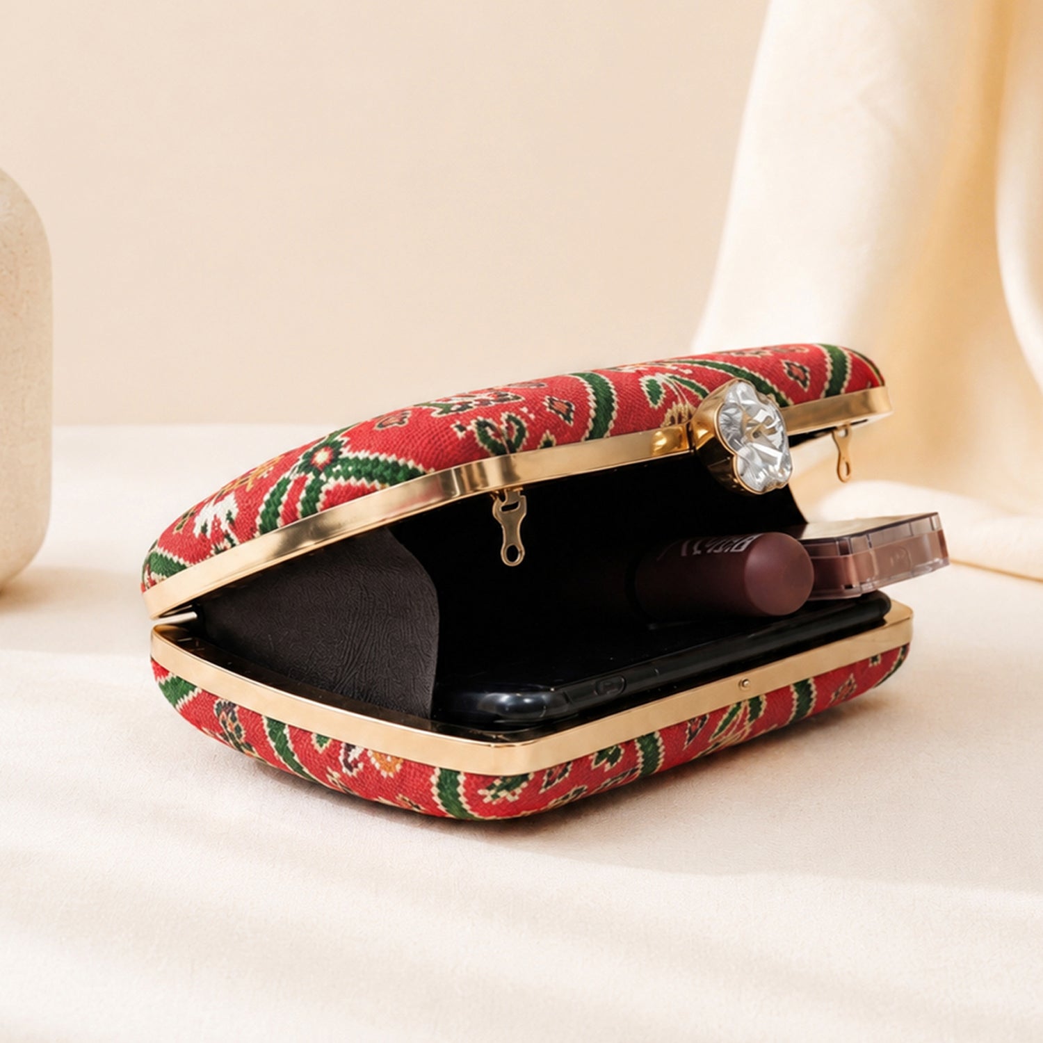 Artklim Red Traditional Elephant Print Chain Strap Printed Clutch
