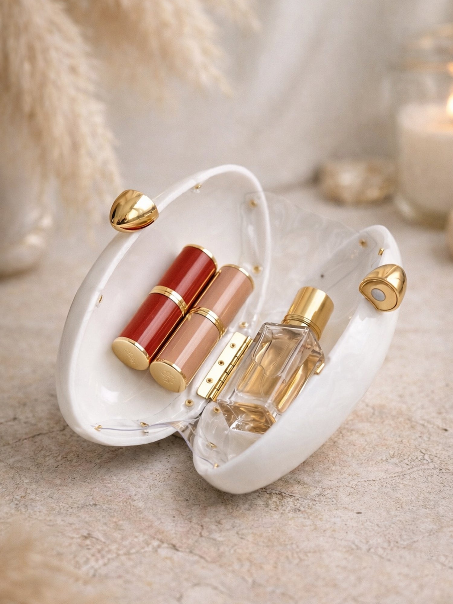 Artklim Elegant White Oval Shape Acrylic Clutch