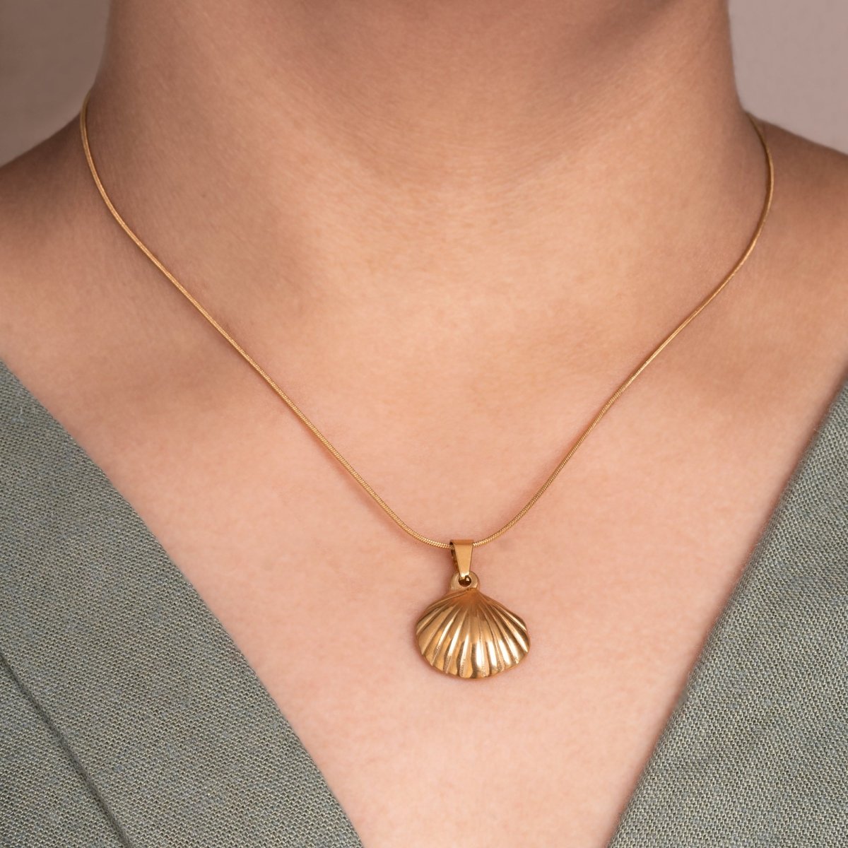 Artklim Gold Plated Shell Pendant Necklace