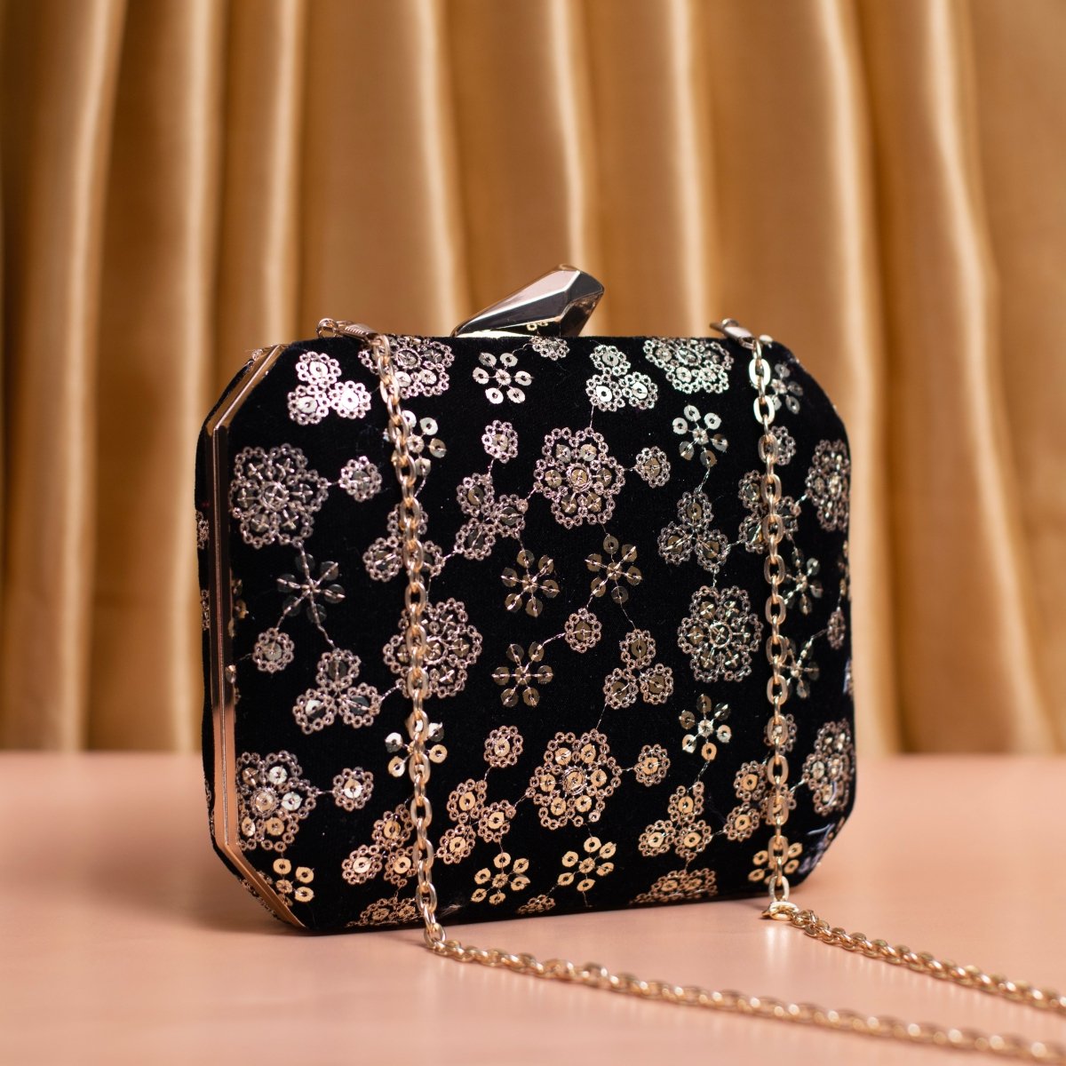 Black Floral Sequins Embroidery Party Clutch