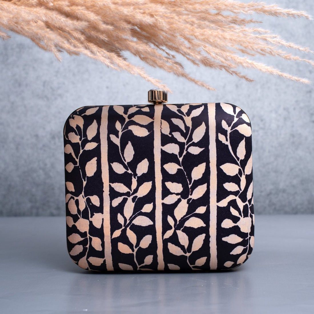 Artklim Black And Off-White Floral Printed Clutch