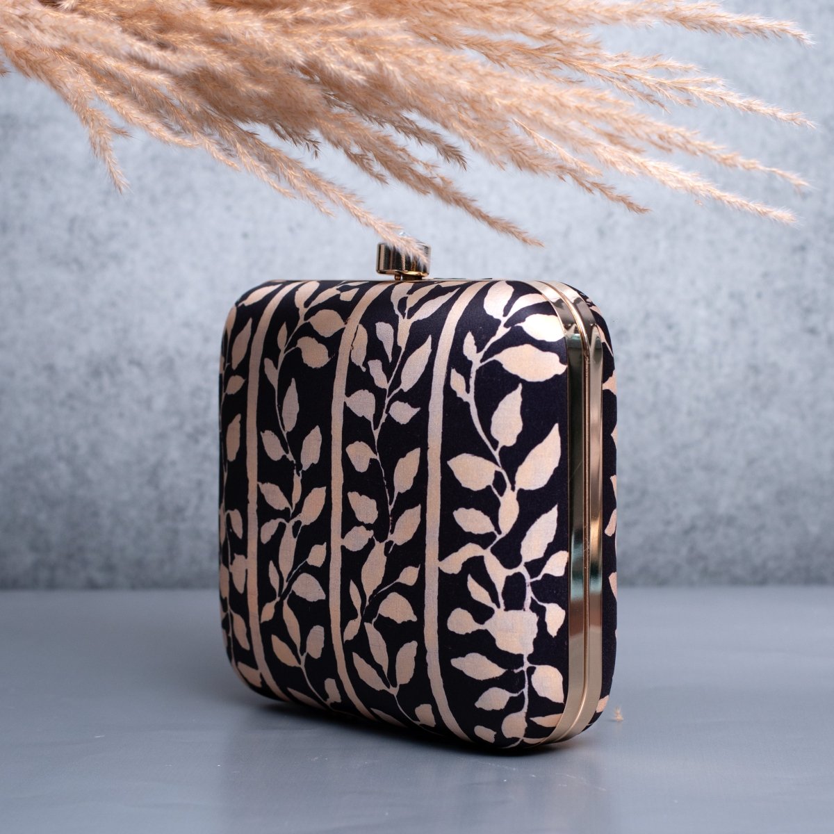 Artklim Black And Off-White Floral Printed Clutch