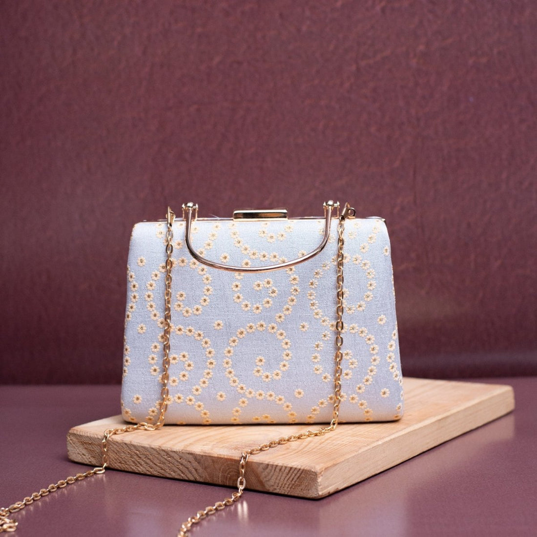 Artklim White Based White Floral Pattern Printed Clutch
