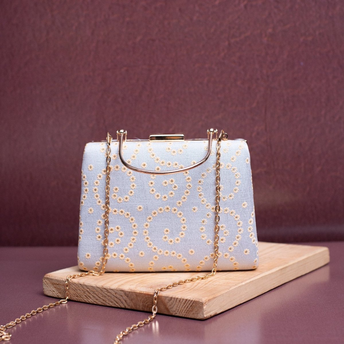 Artklim White Based White Floral Pattern Printed Clutch