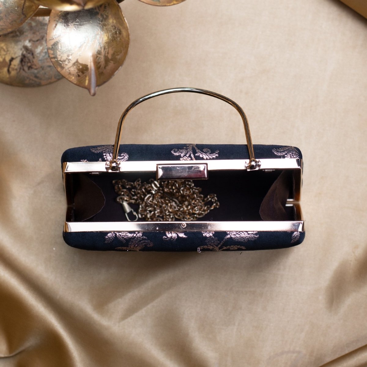 Artklim Black Based Silver Floral Printed Clutch