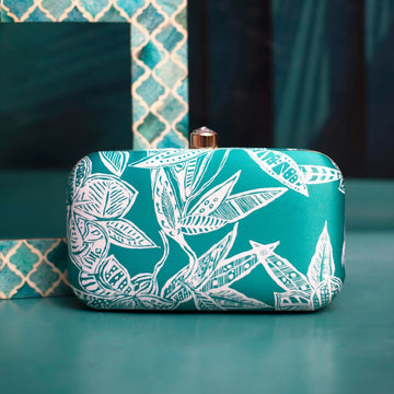 Artklim Blue And White Floral Printed Clutch