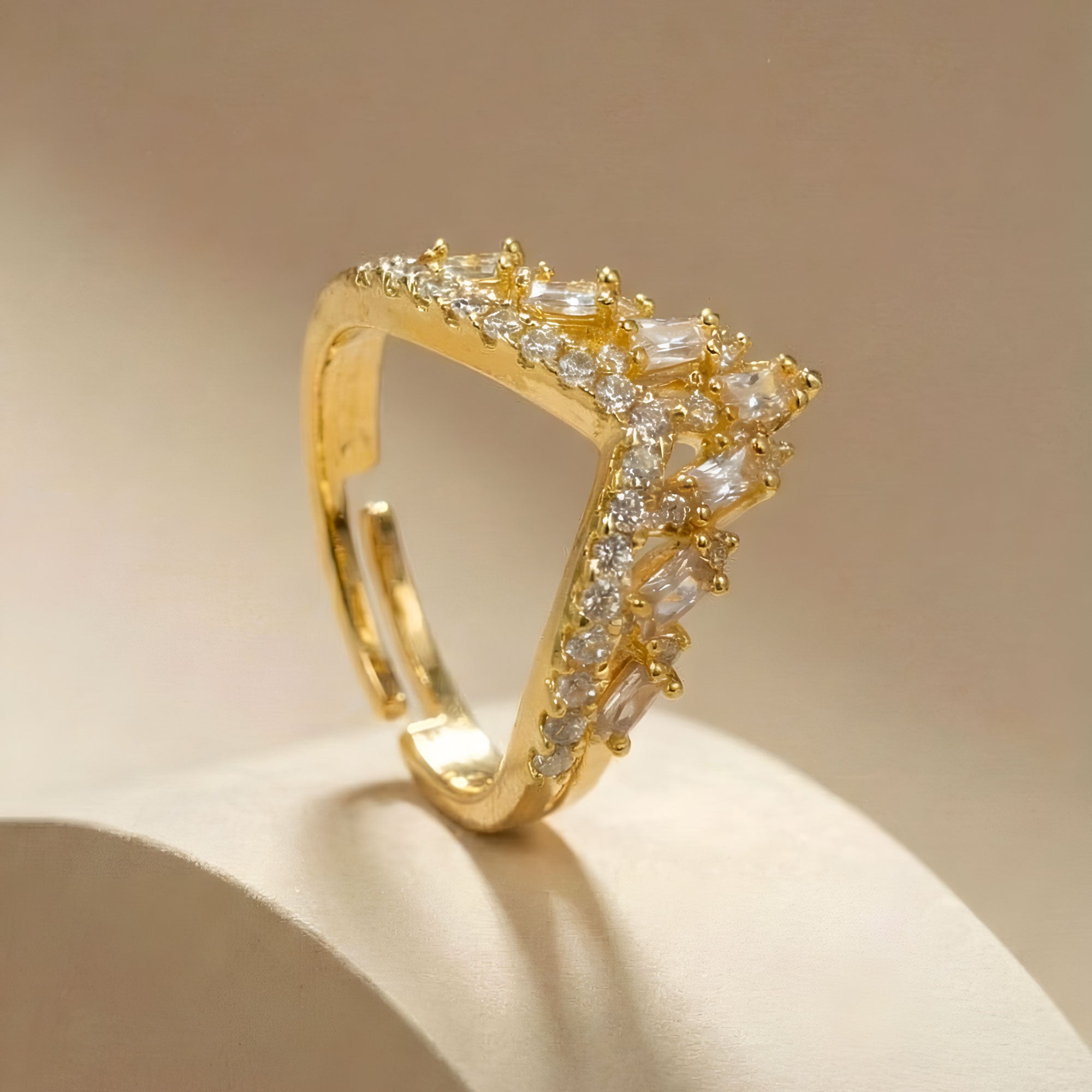 Artklim Gold-Plated Round Crown Sparkle Anti-Tarnish Ring
