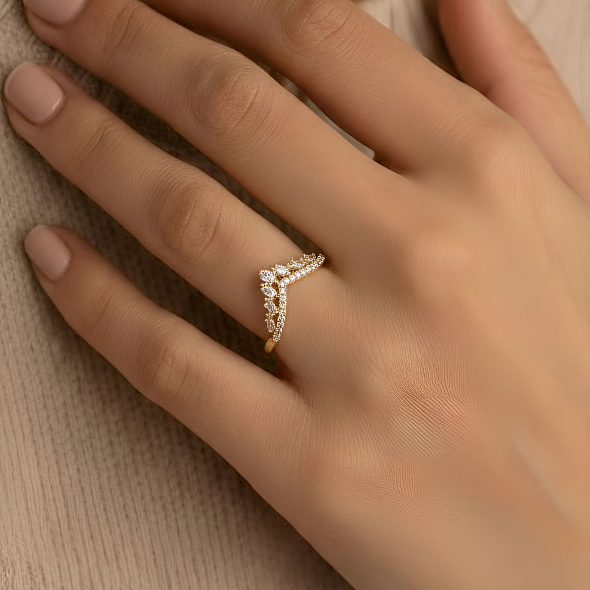 Artklim Gold-Plated Round Crown Sparkle Anti-Tarnish Ring