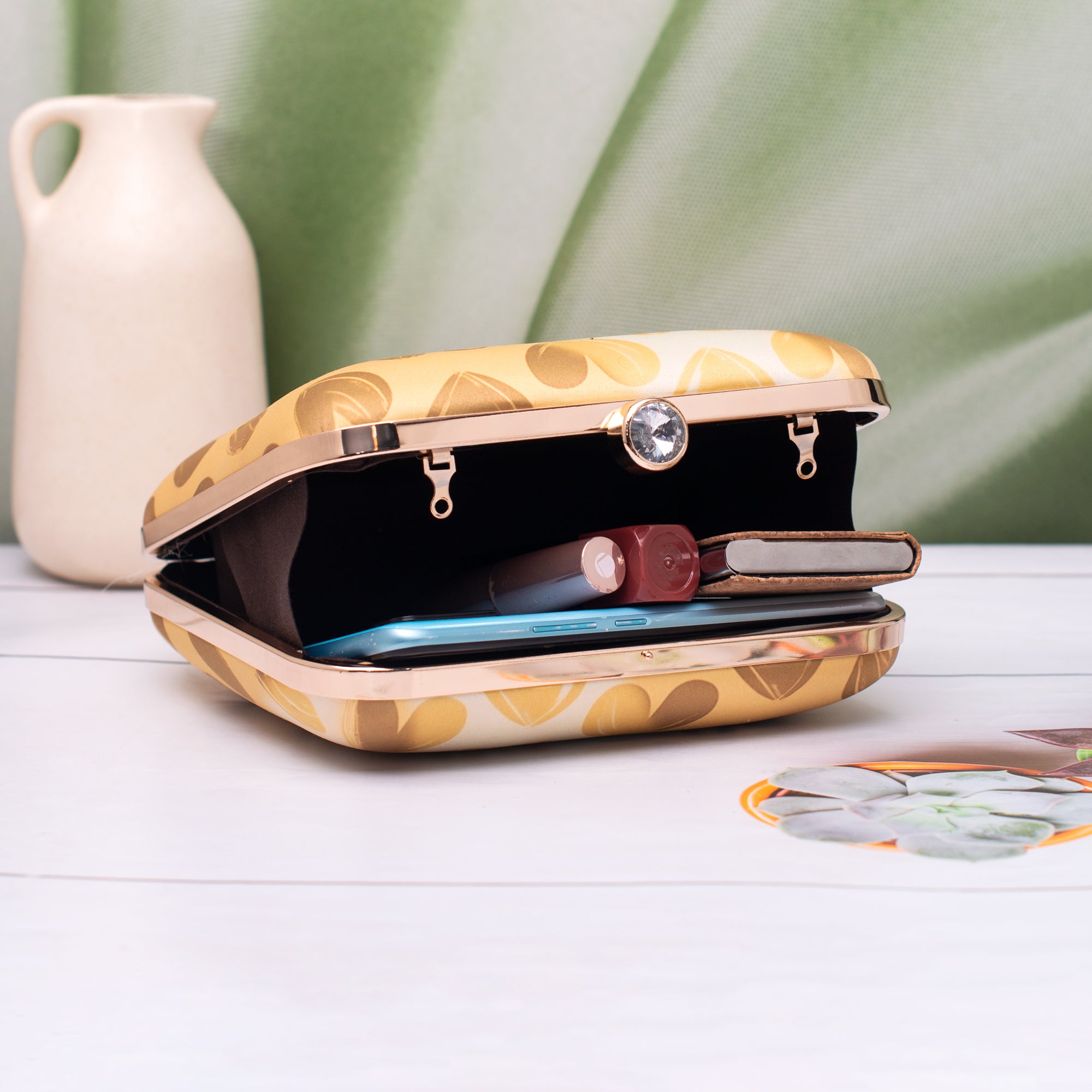 Artklim Golden Heart Printed Clutch