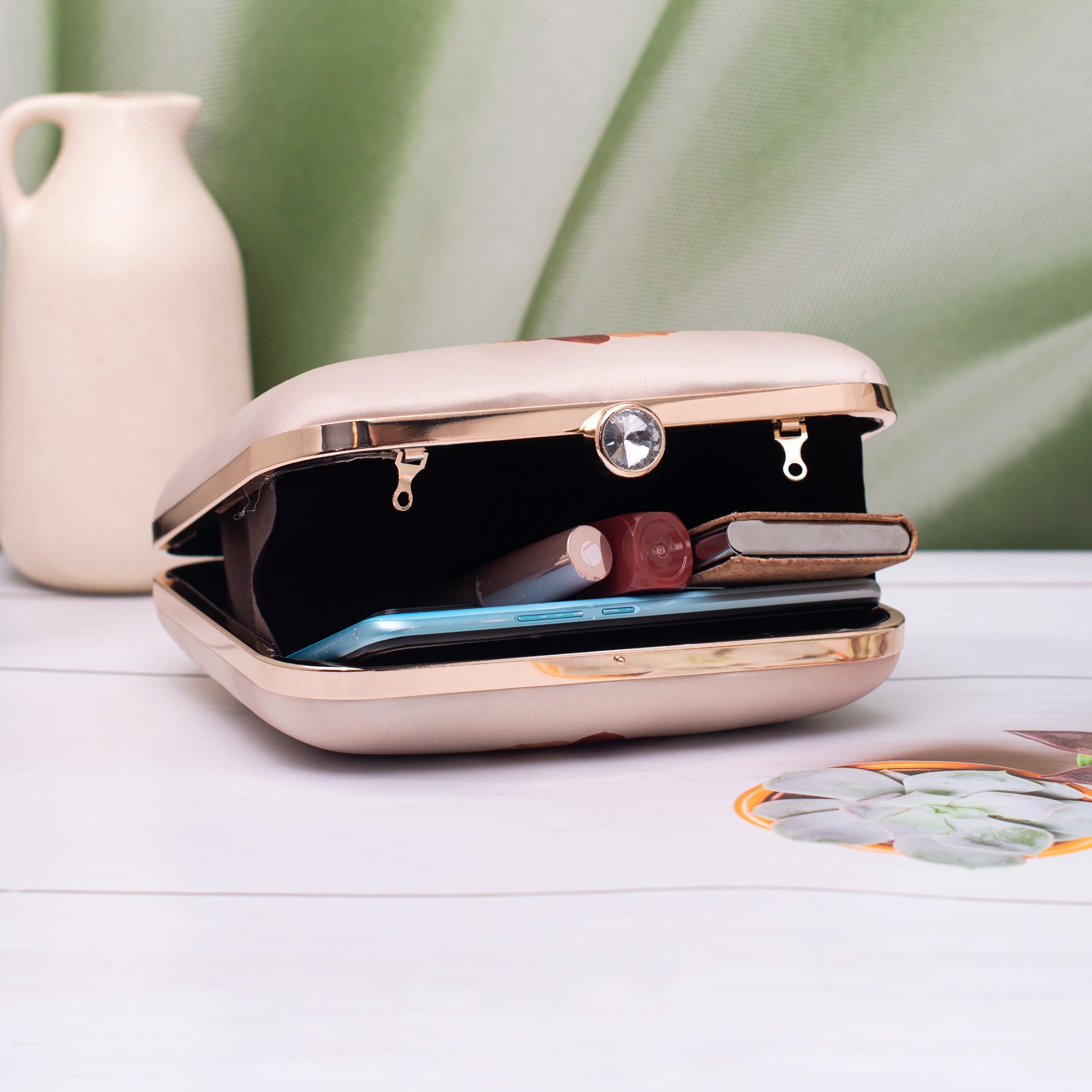 Artklim Abstract Red–Brown Floral Portrait Clutch