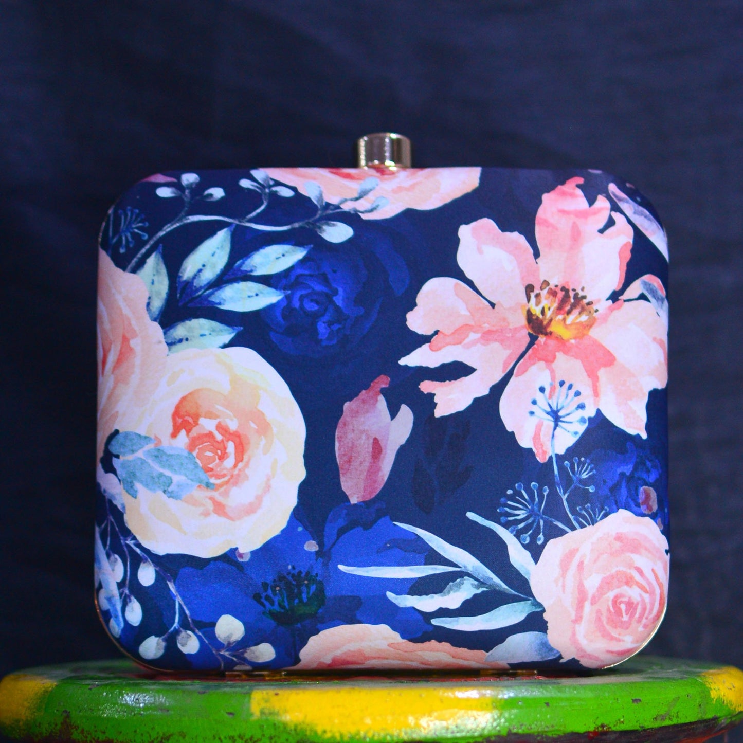 Artklim White Flower Printed Clutch