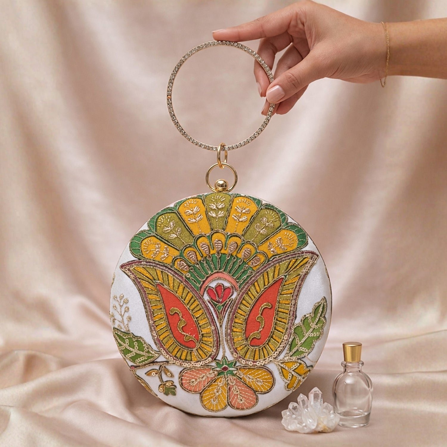Artklim White Ethnic Round Embroidered Clutch