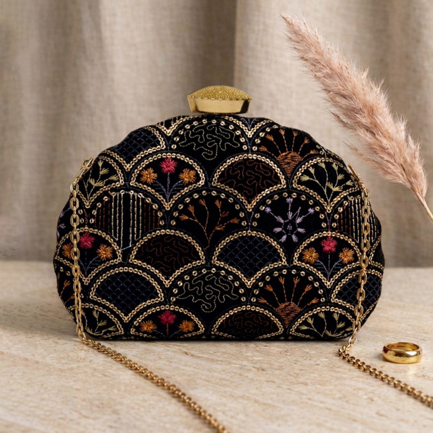 Artklim Black Scallop Pattern Embroidered Clutch