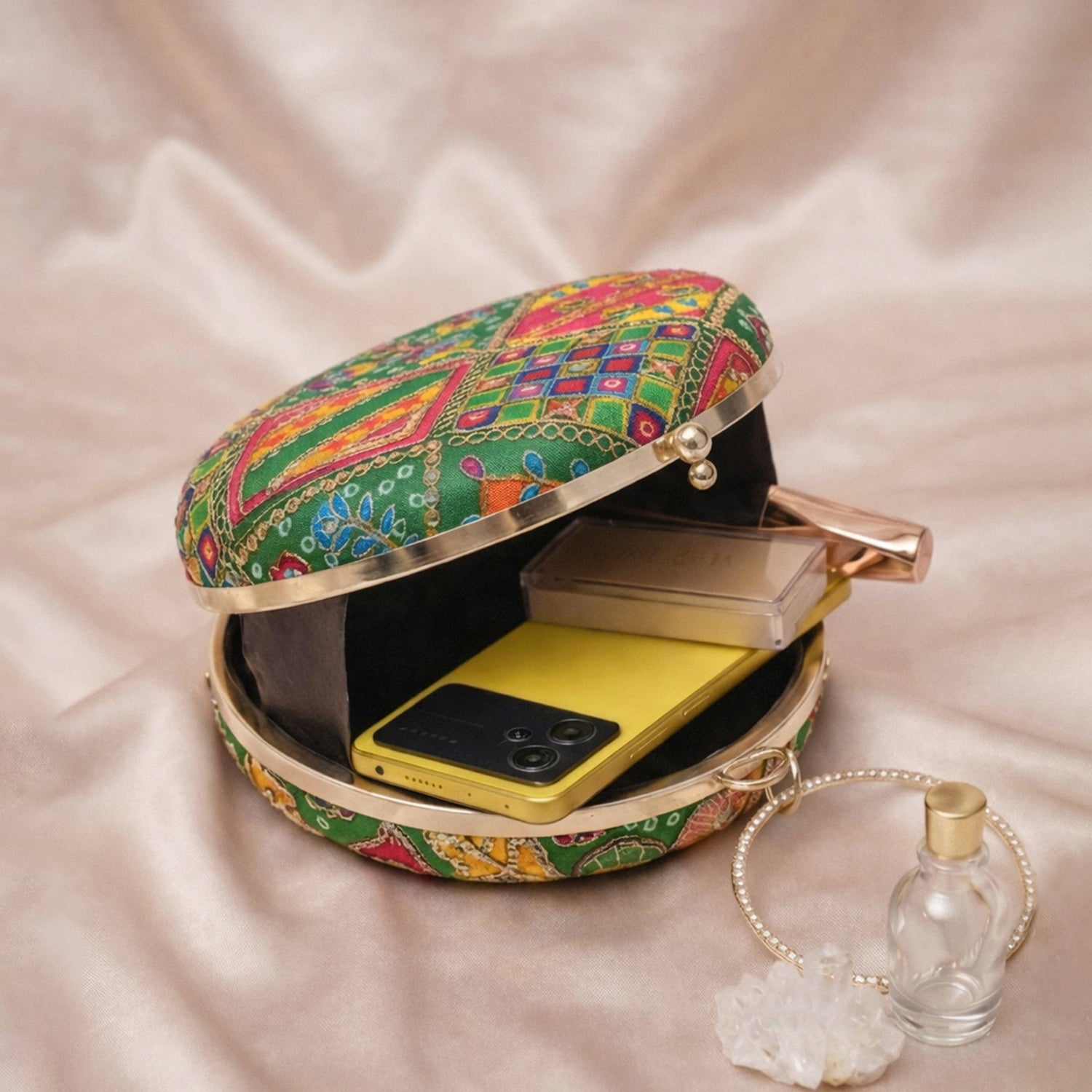 Artklim Green Ethnic Round Embroidered Clutch