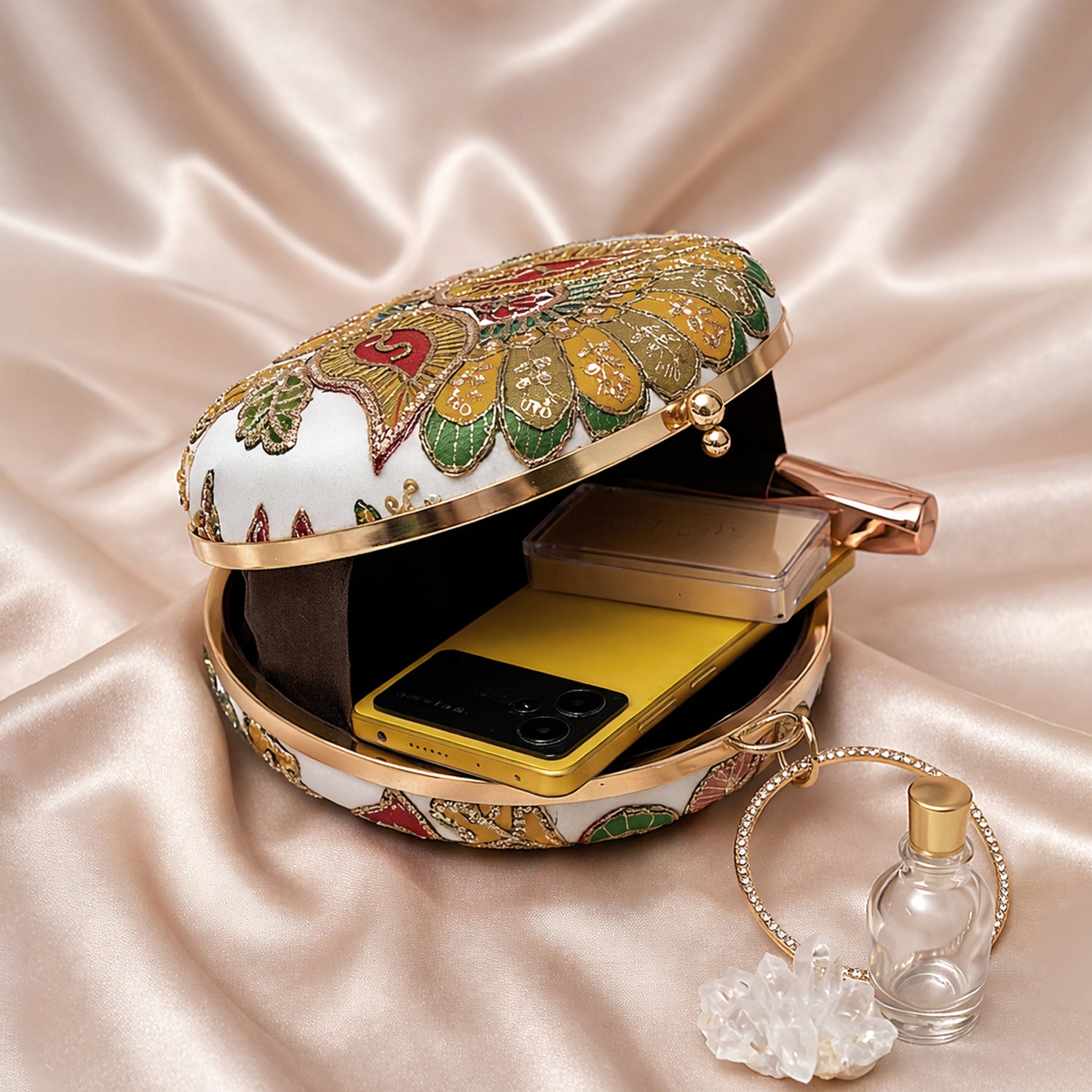 Artklim White Ethnic Round Embroidered Clutch