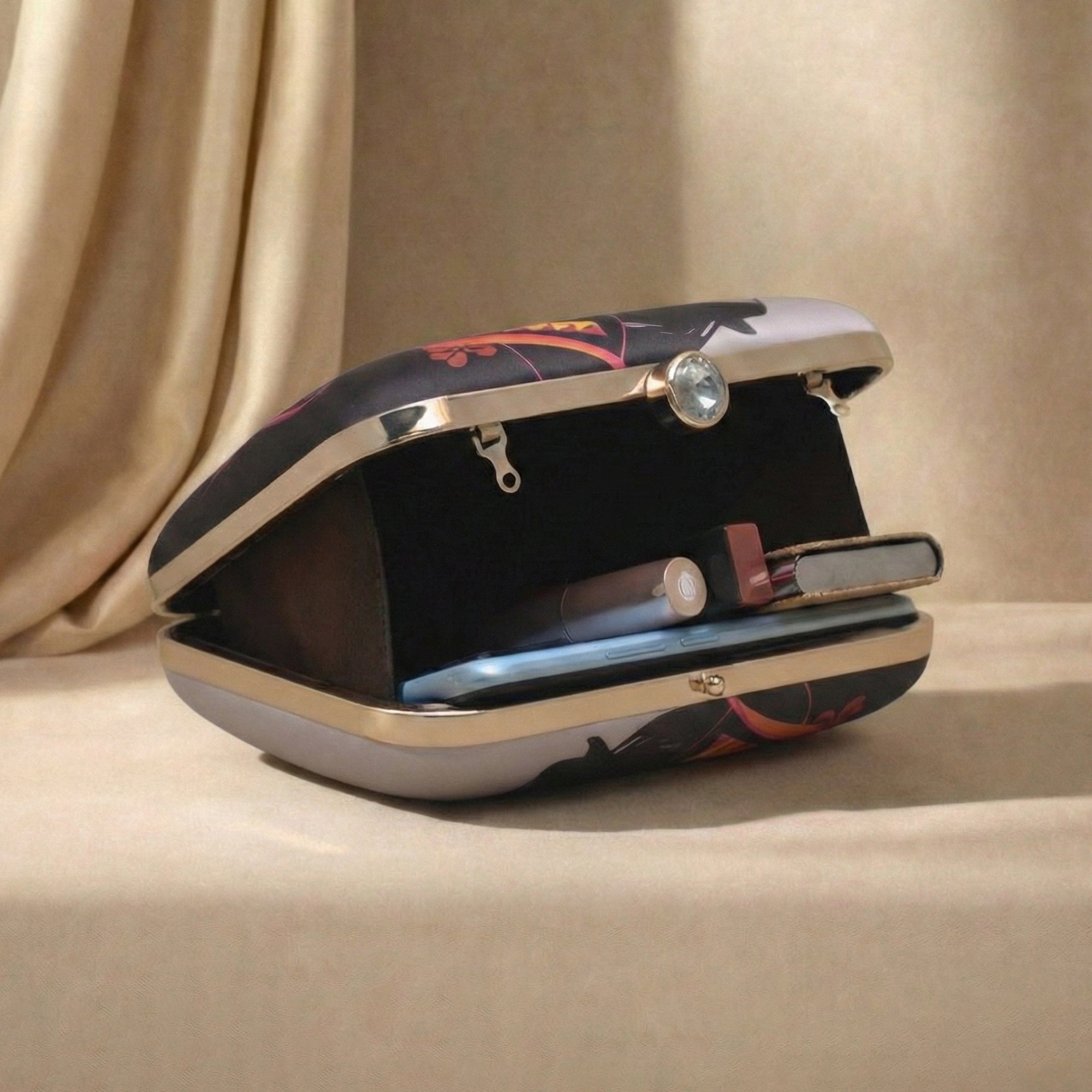 Artklim Women's Abstract Face Print Box Clutch with Chain