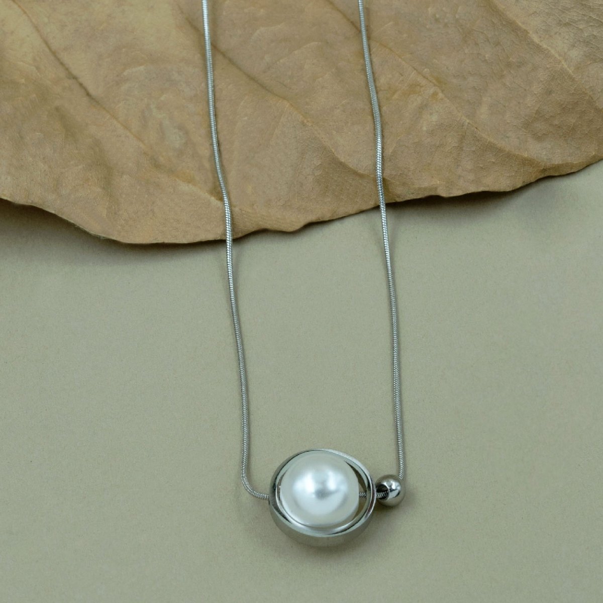 Artklim Silver Round Stud Pearl Pendant Necklace