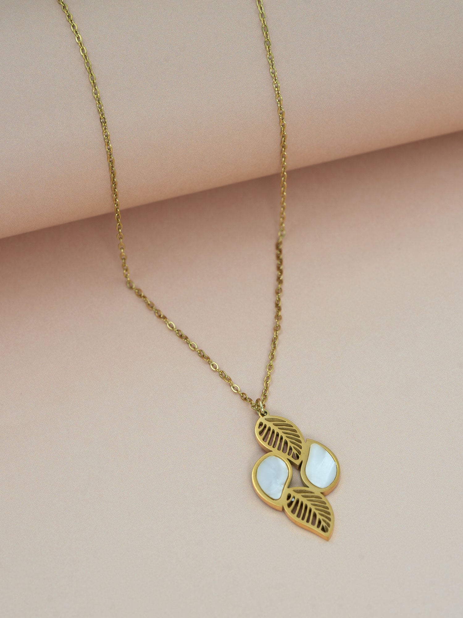 Artklim Leaf Whisper Pendant Necklace