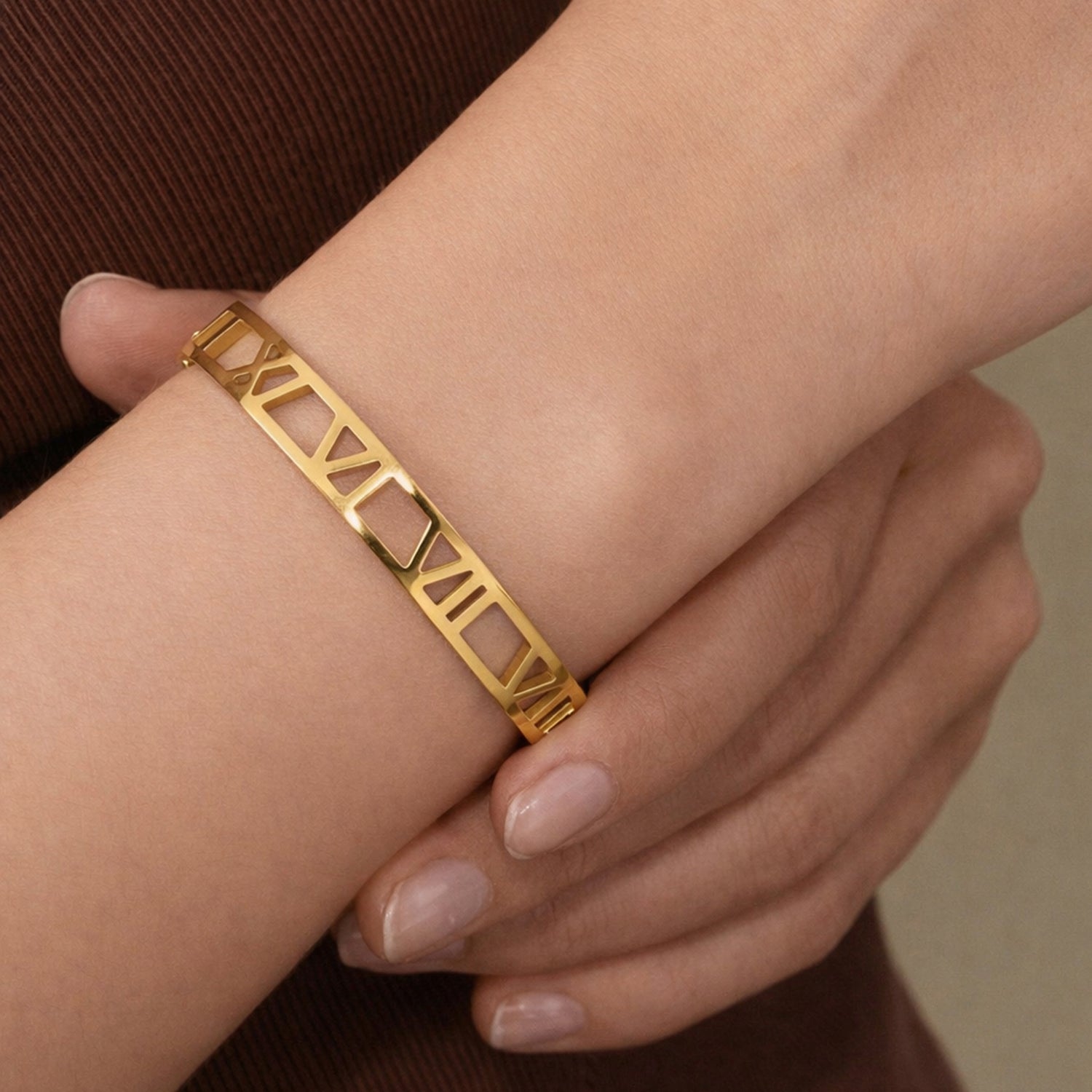 Artklim Gold Plated Roman Cut Anti-Tarnish Bangle Bracelet