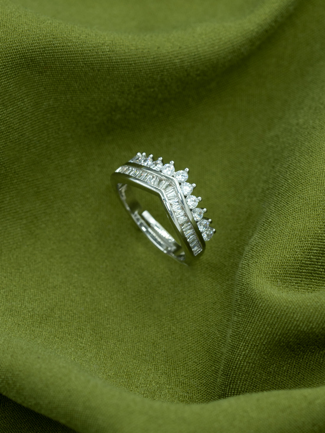 Artklim Sliver- Tone Crown Curve Anti-Tarnish Ring