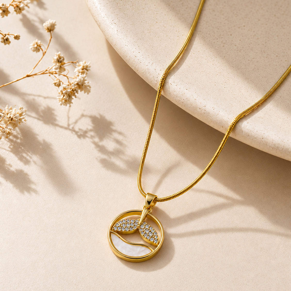 Artklim Elegant Round Floral Crystal Cut Anti-Tarnish Pendant Necklace