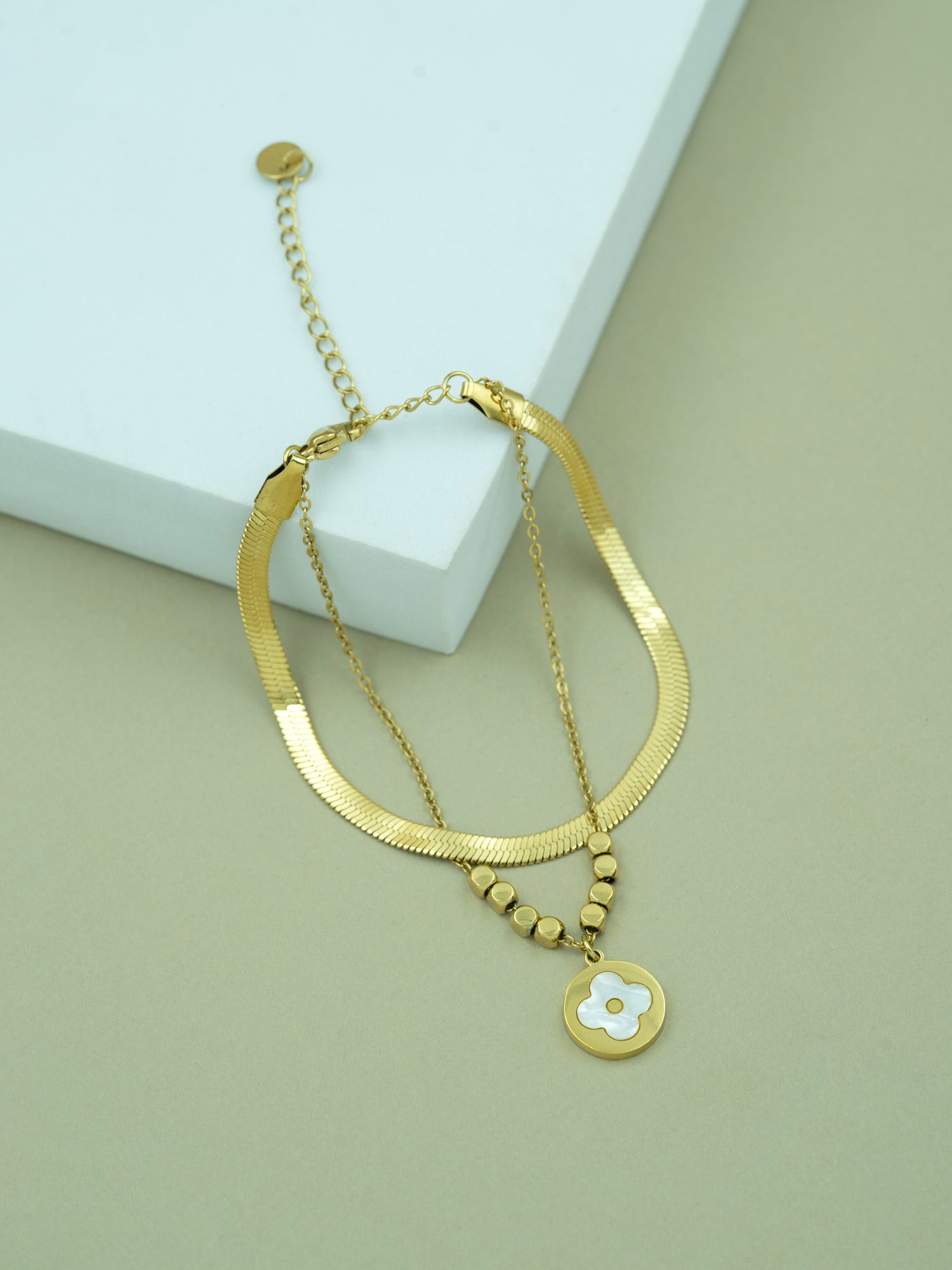 Artklim White Mop Bracelet