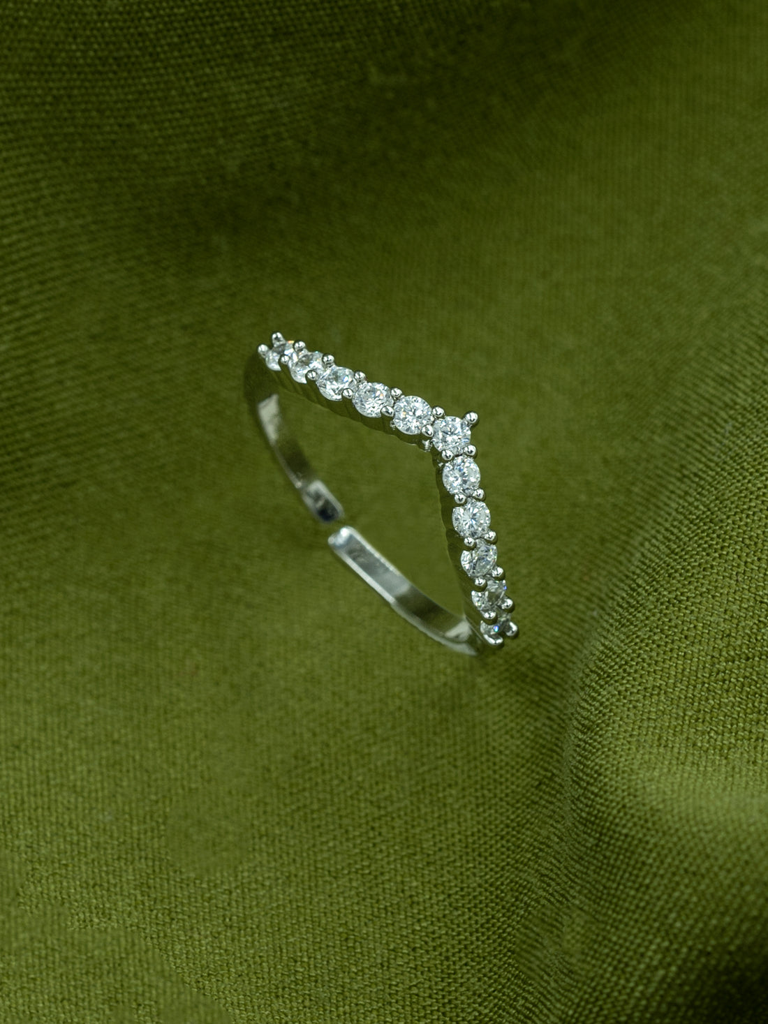 Artklim Sliver- Tone Chevron Spark Anti-Tarnish Ring