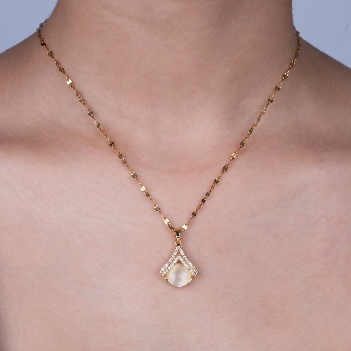 Artklim Gold Plated Fan Shaped Studded Pendant Necklace