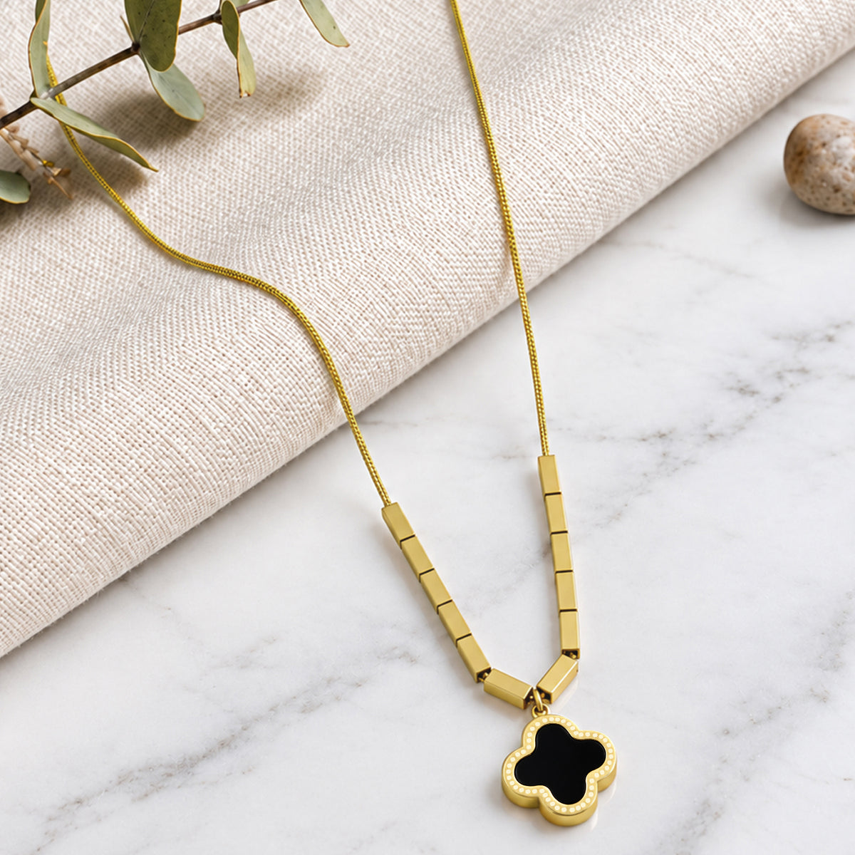 Artklim Black Clover Charm Geometric Gold Anti-Tarnish Pendant Necklace