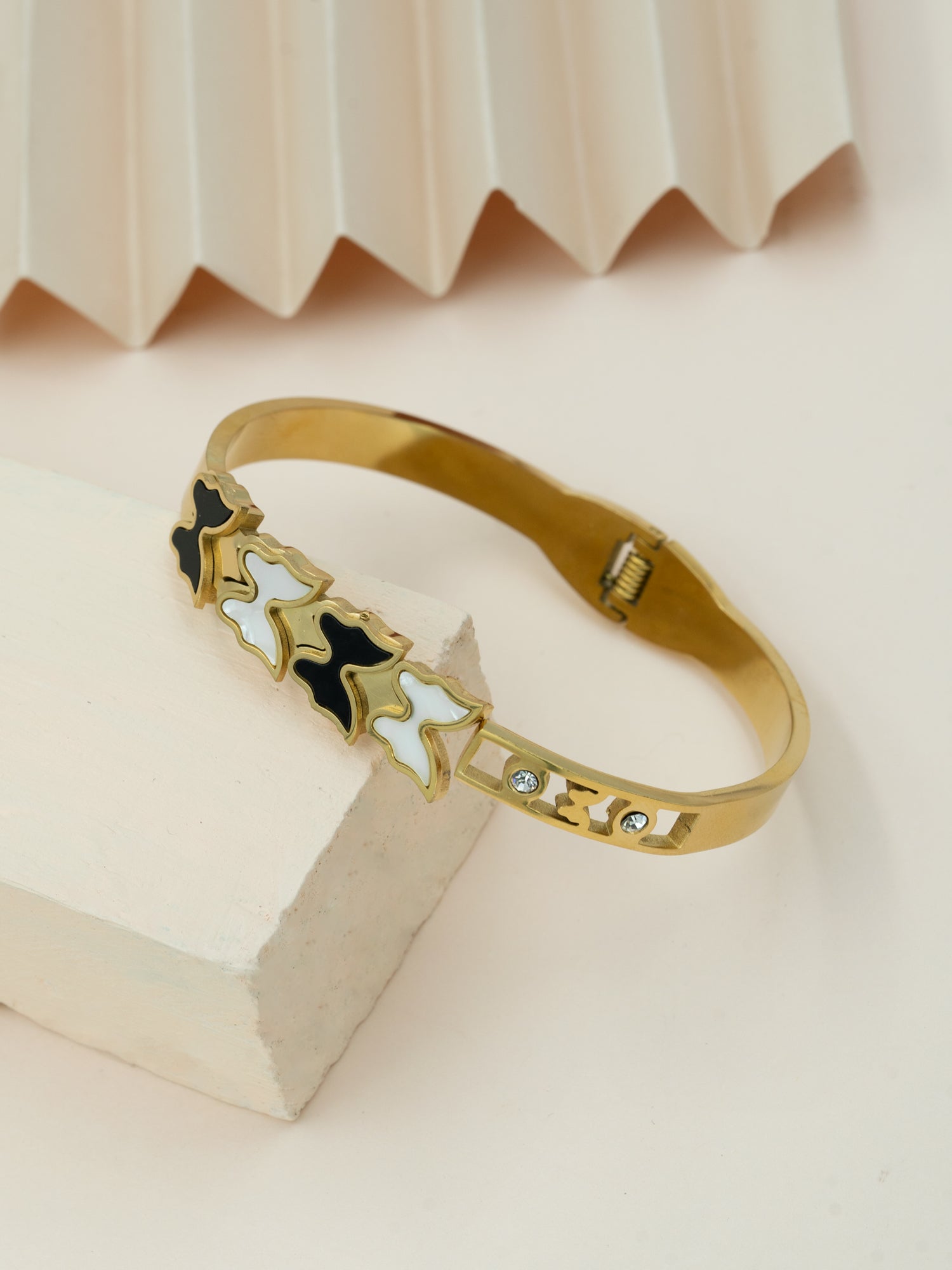 Artklim Enamel Clover Charm Gold-Plated Bracelet